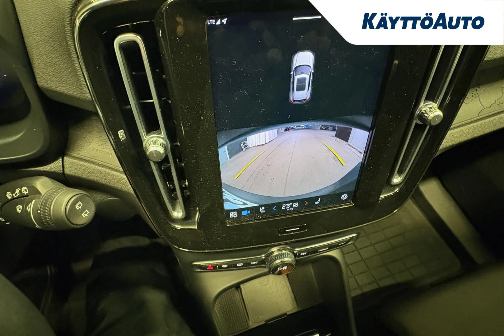 VOLVO XC40 YMA-377 carousel image