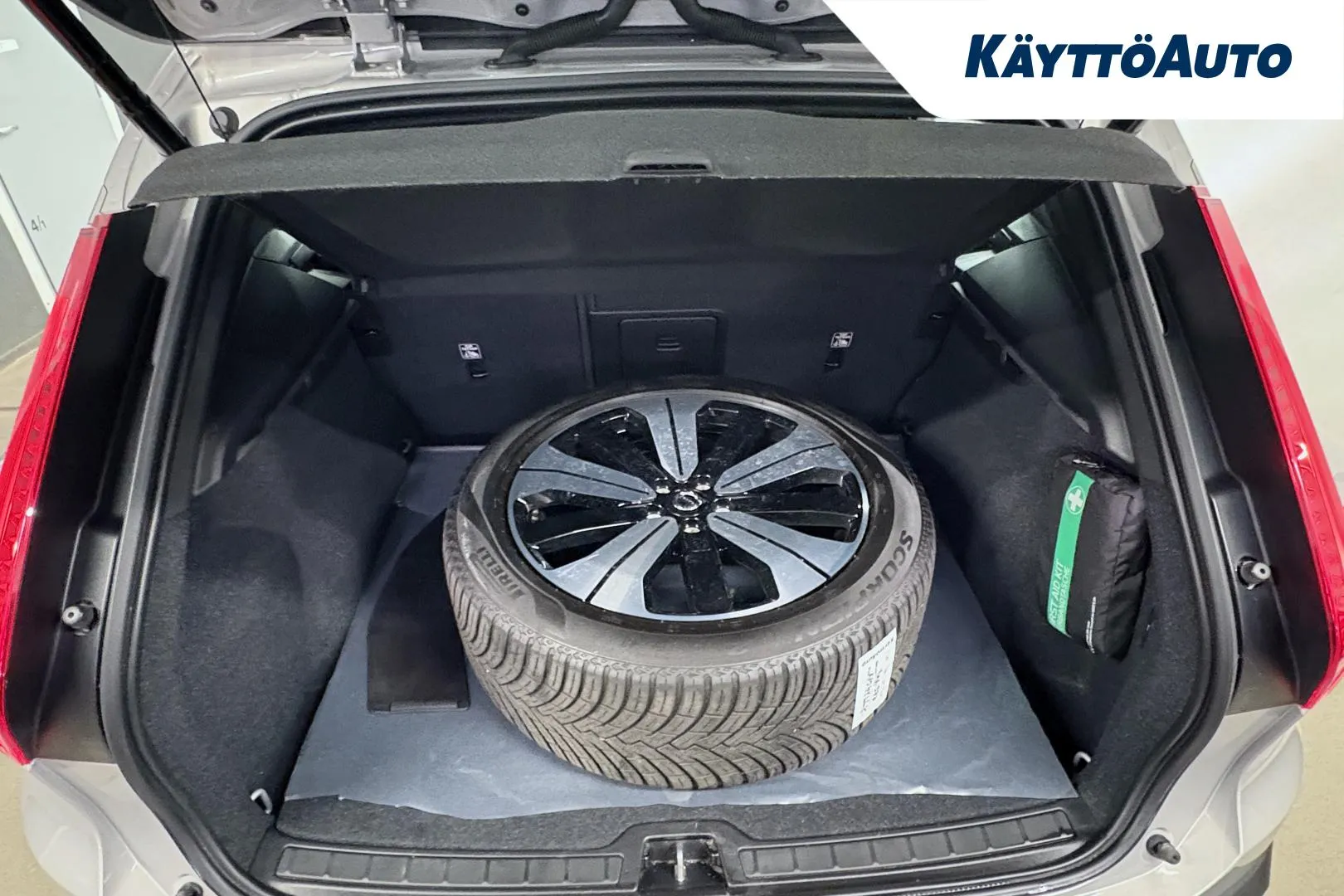 VOLVO XC40 YMA-377 carousel image