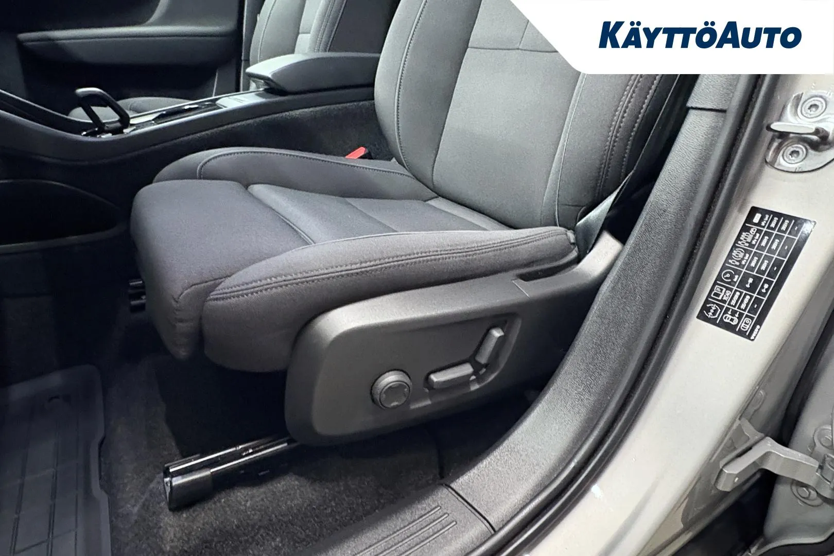 VOLVO XC40 YMA-377 carousel image