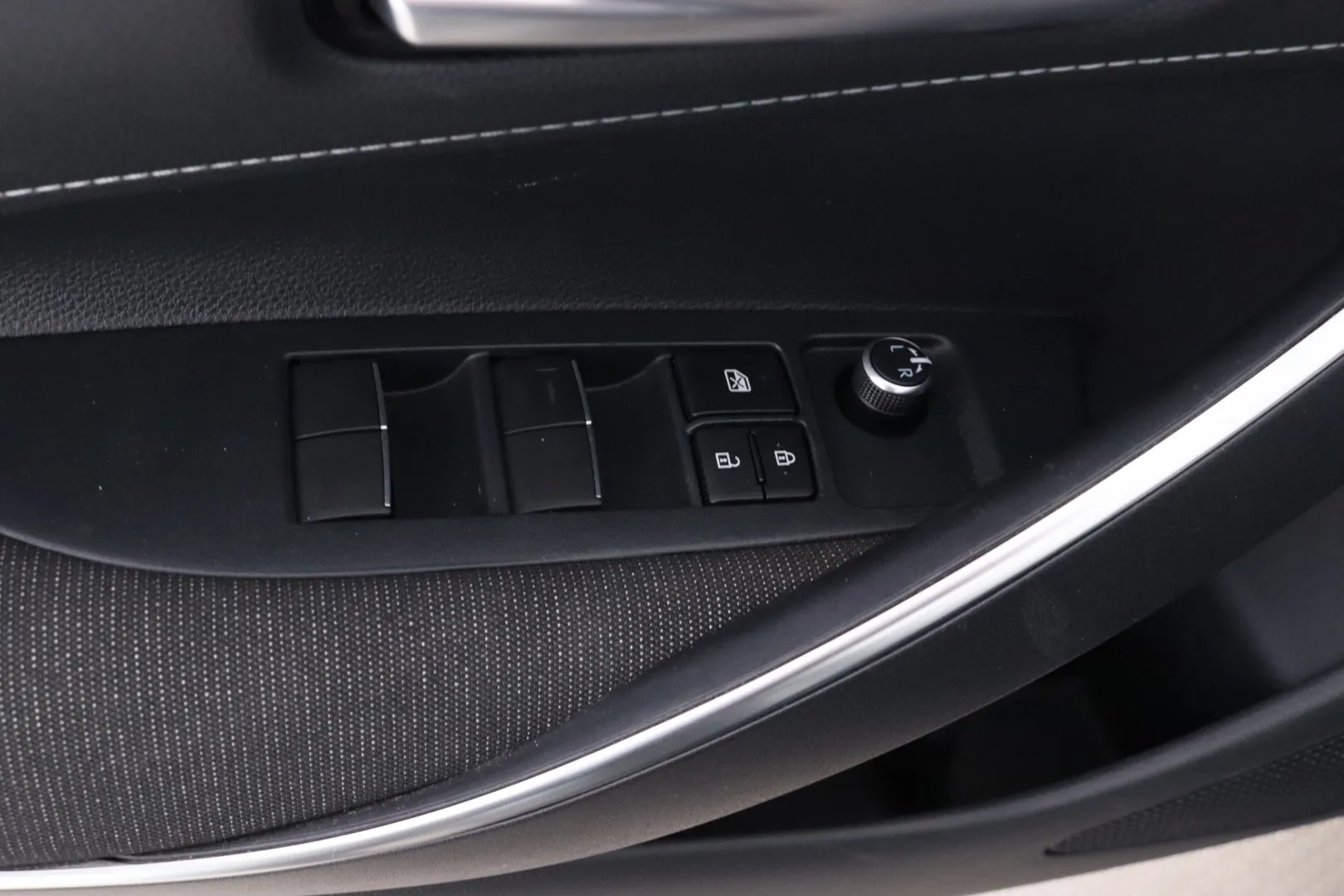 Toyota Corolla CRS-412 carousel image