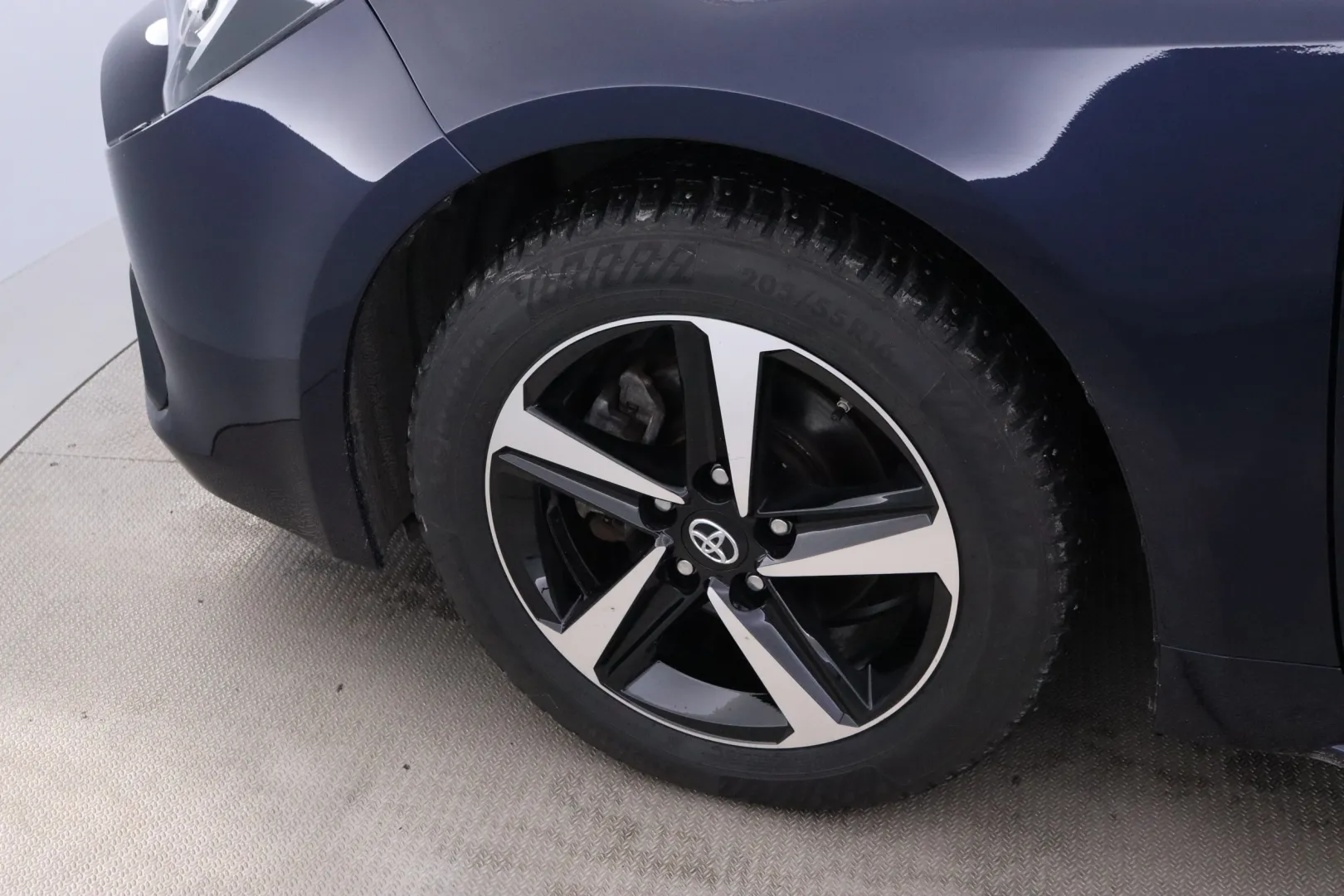 Toyota Corolla CRS-412 carousel image