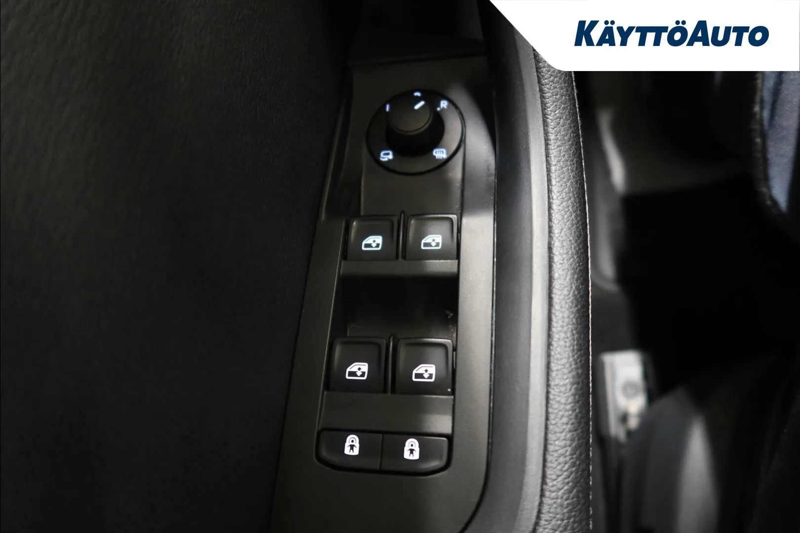 SKODA Superb MOT-573 carousel image