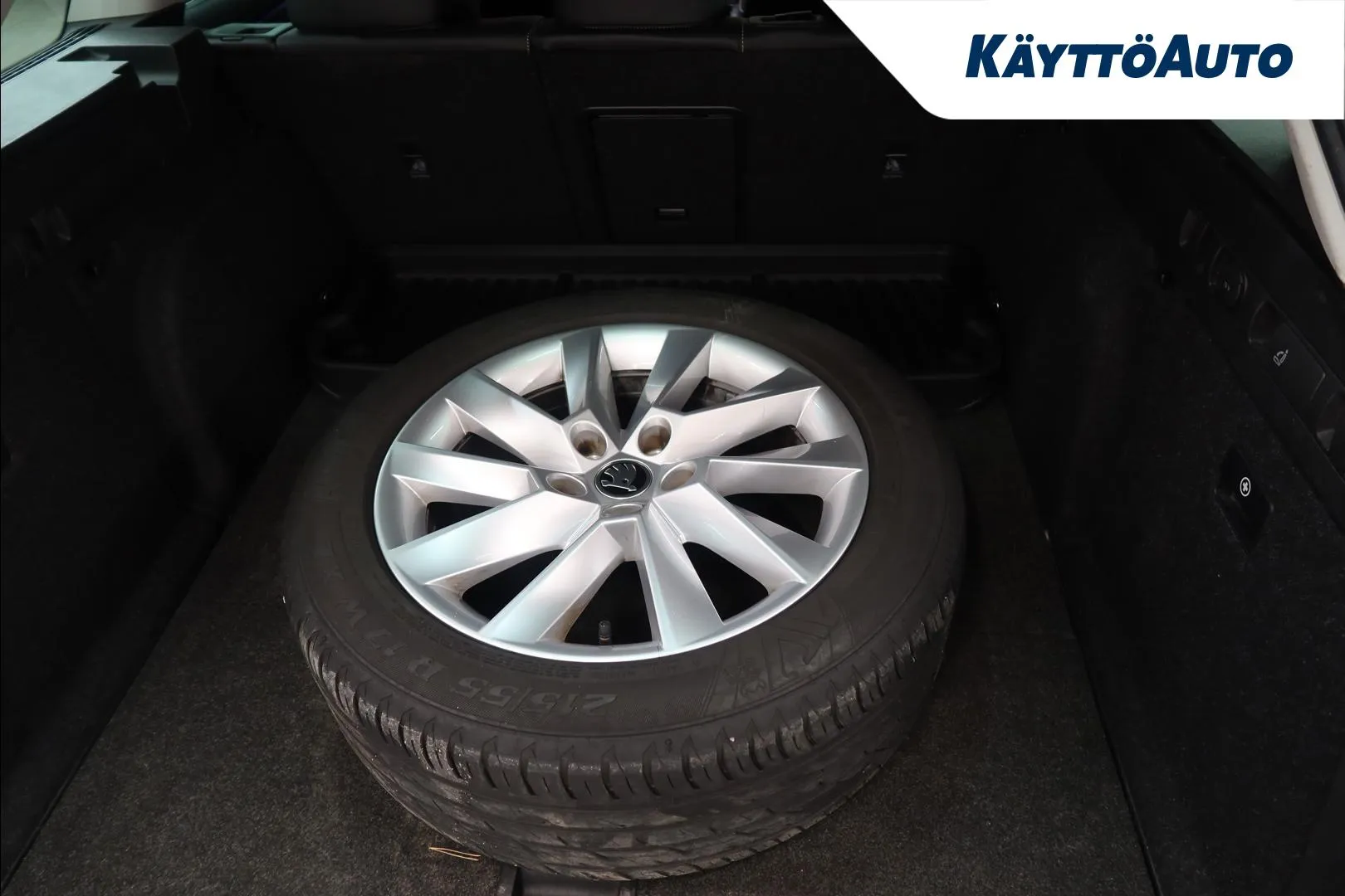 SKODA Superb MOT-573 carousel image