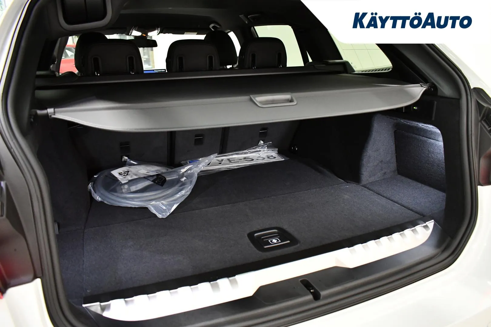 BMW 330 YYE-538 carousel image