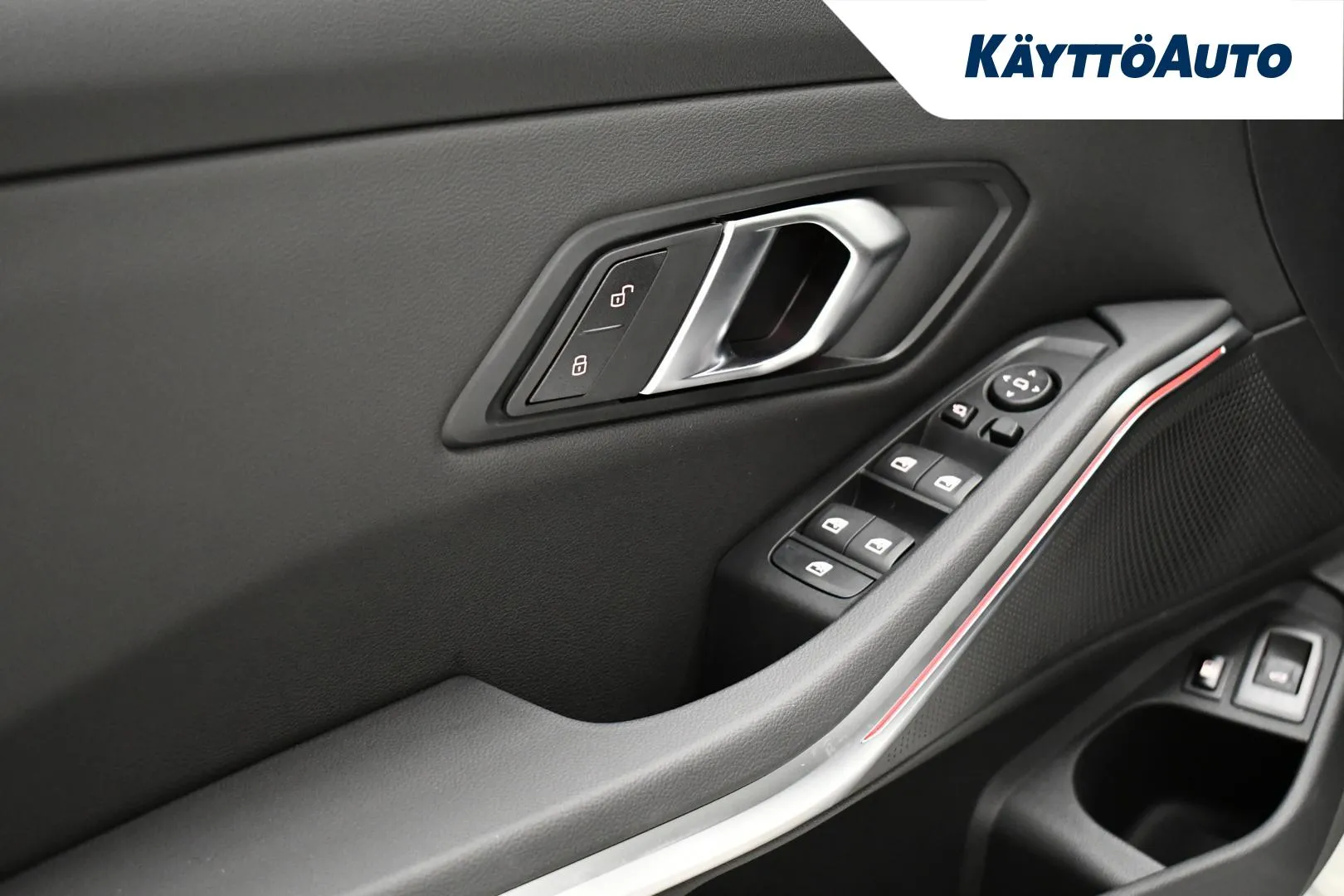 BMW 330 YYE-538 carousel image