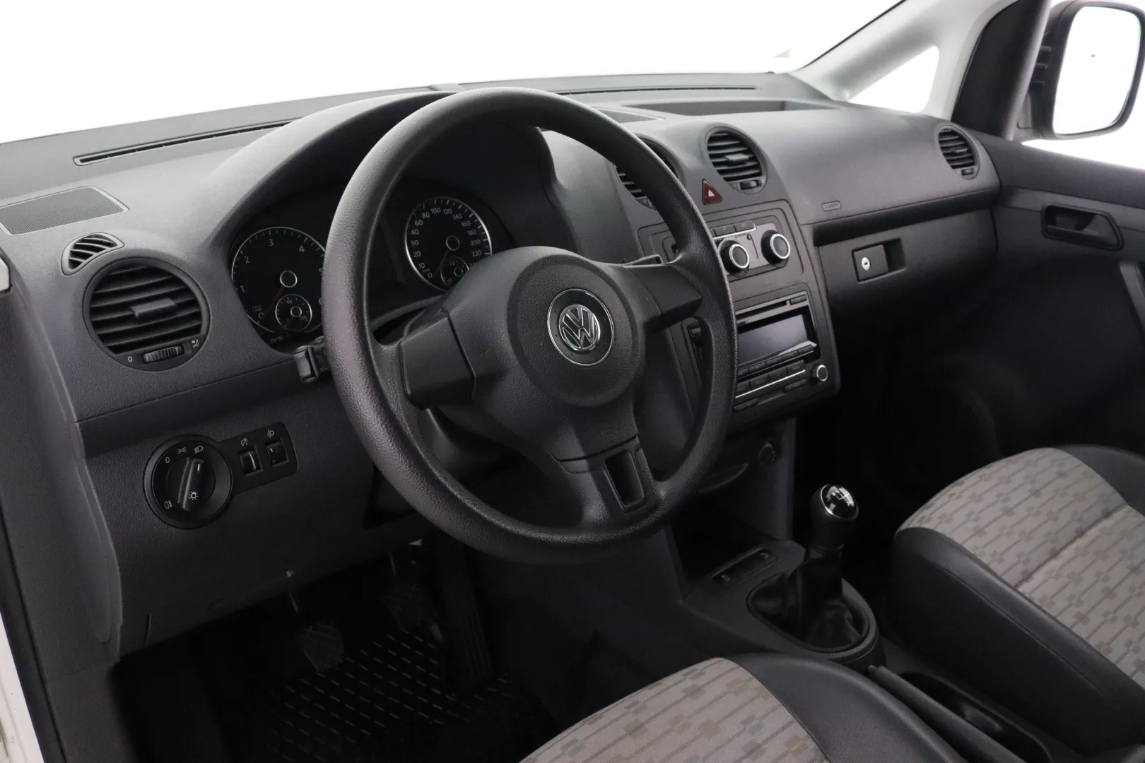 VOLKSWAGEN Caddy TYZ-134 carousel image