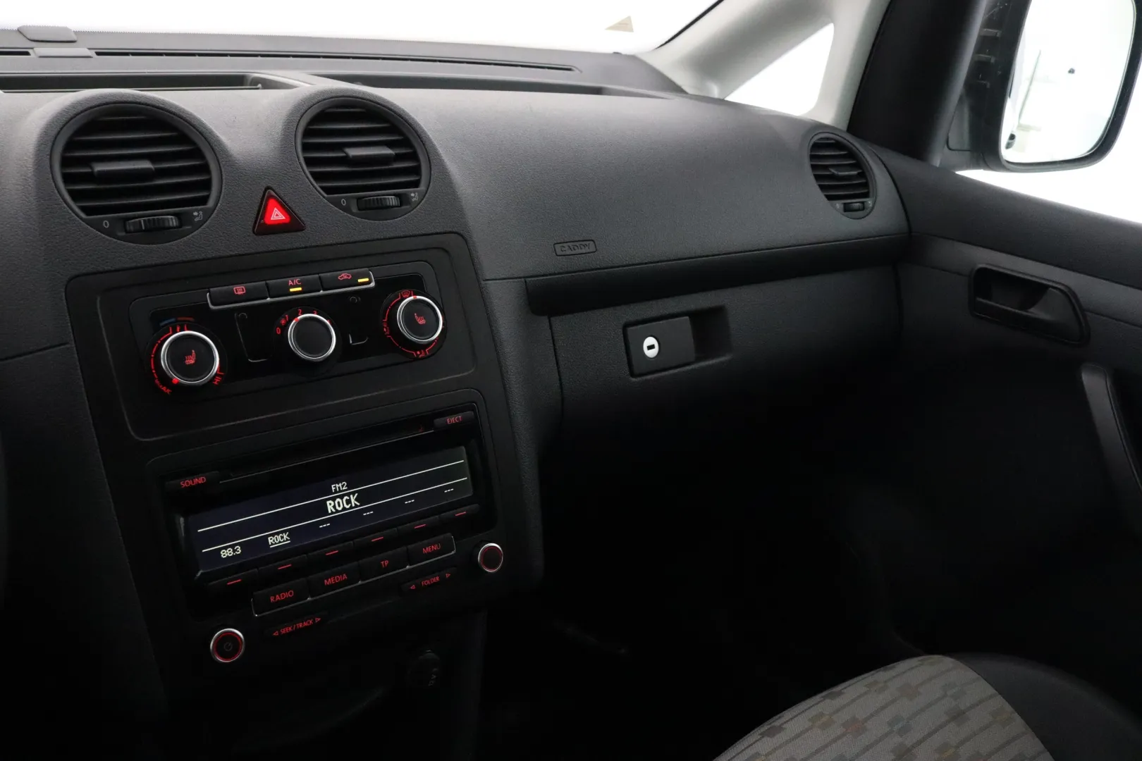 VOLKSWAGEN Caddy TYZ-134 carousel image