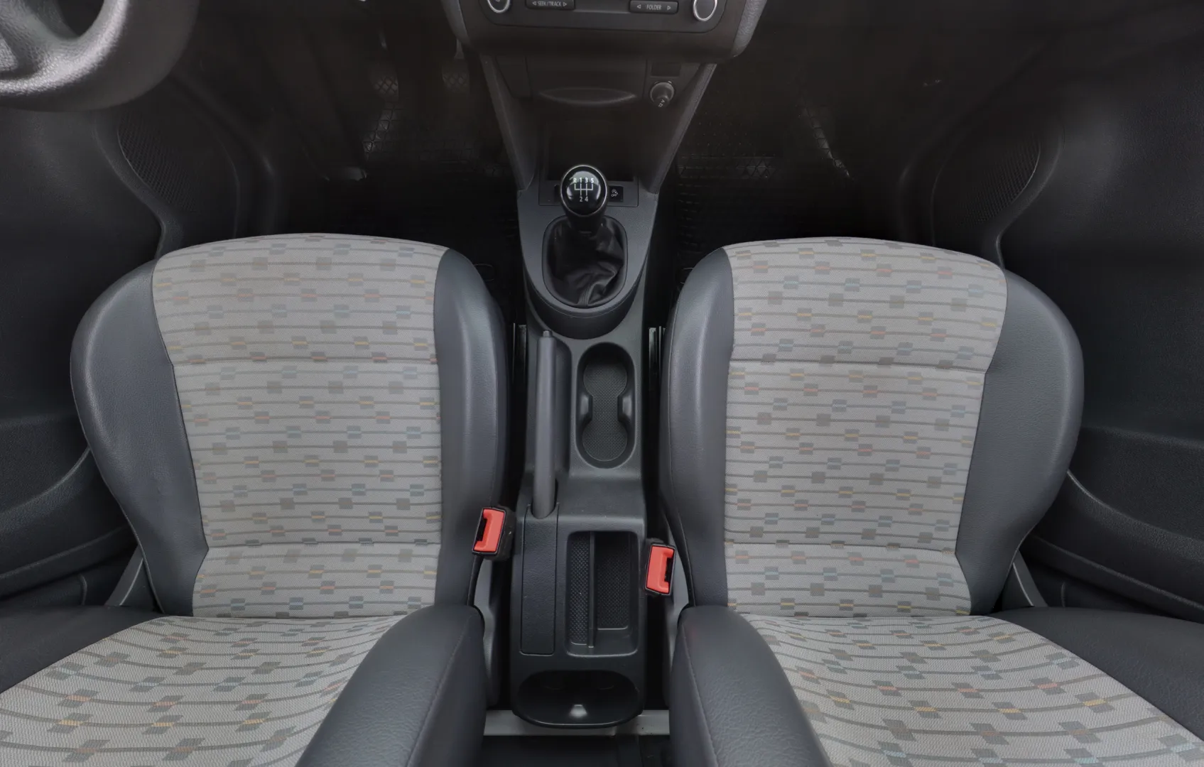 VOLKSWAGEN Caddy TYZ-134 carousel image