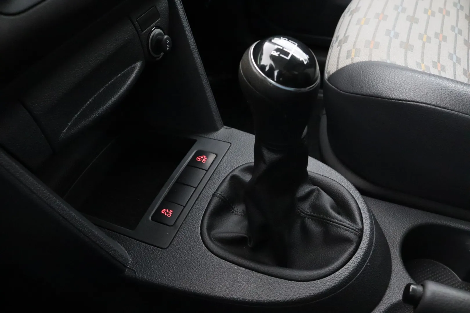 VOLKSWAGEN Caddy TYZ-134 carousel image