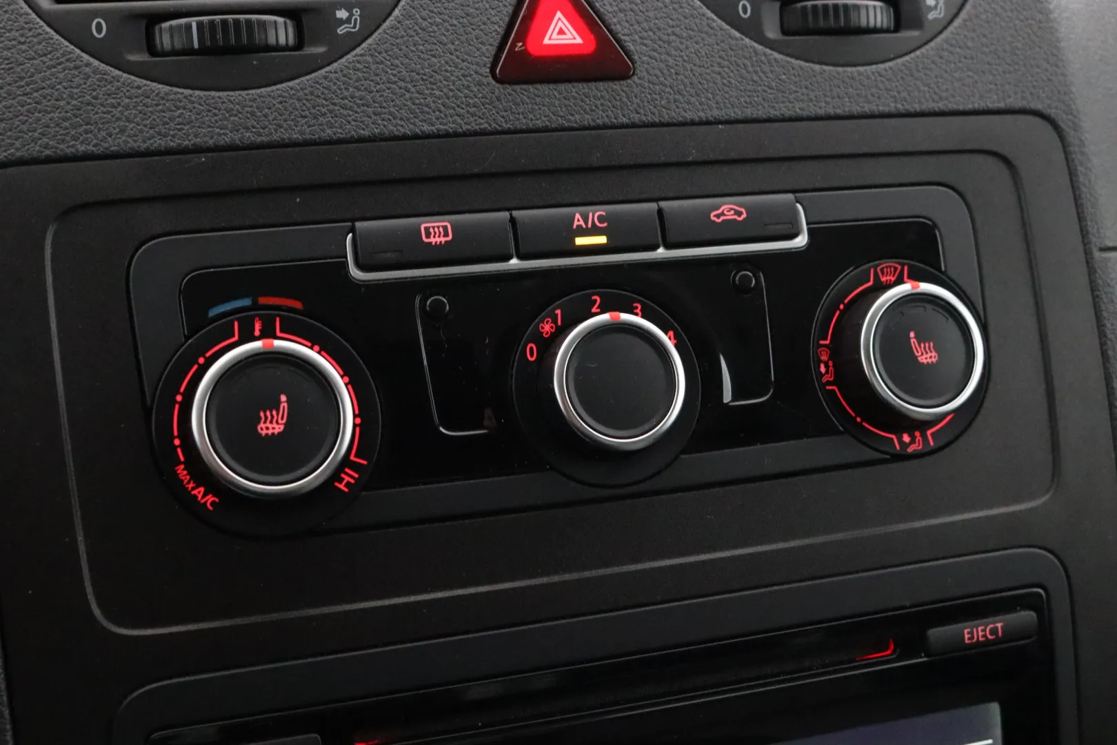 VOLKSWAGEN Caddy TYZ-134 carousel image