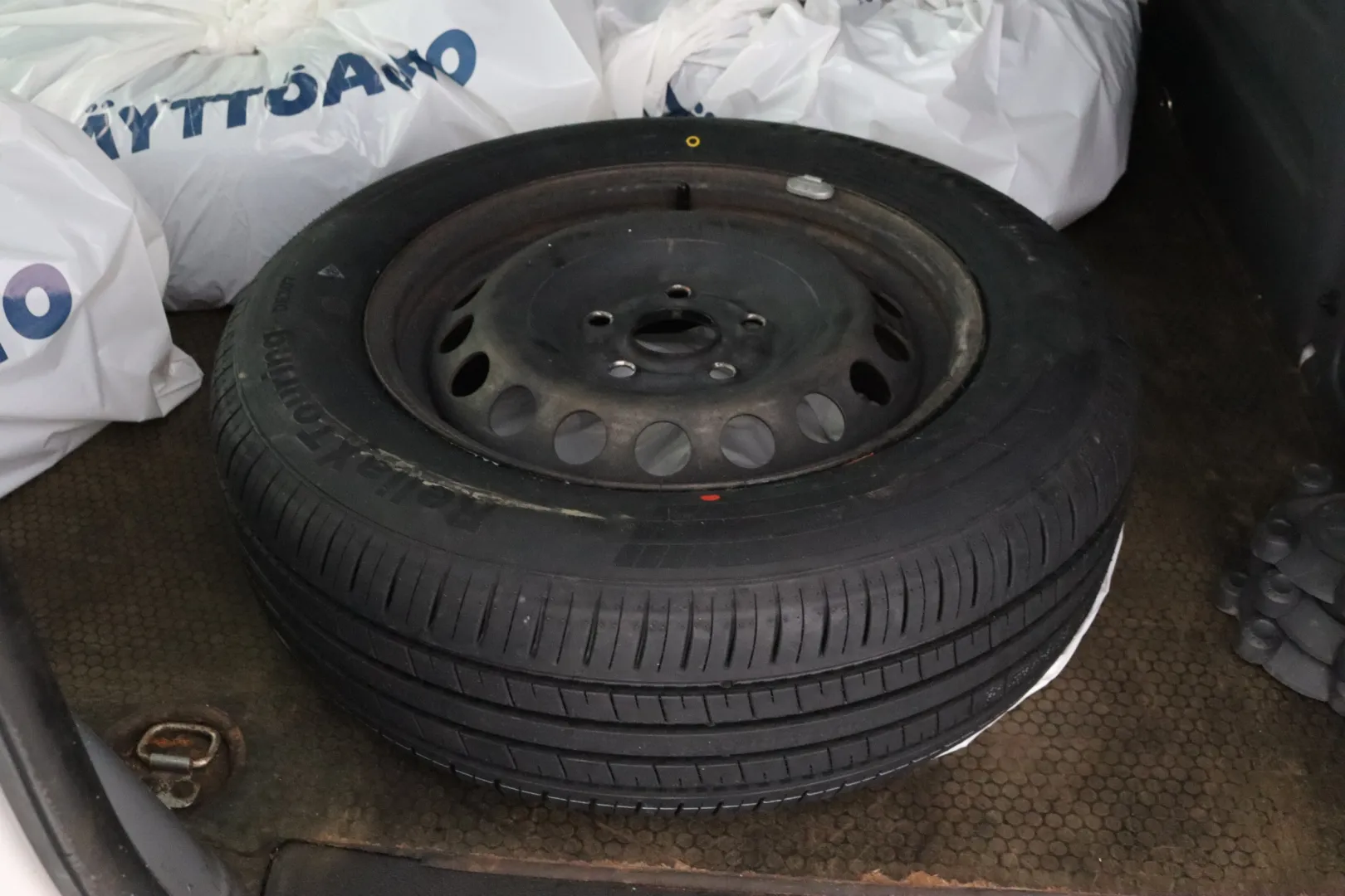 VOLKSWAGEN Caddy TYZ-134 carousel image