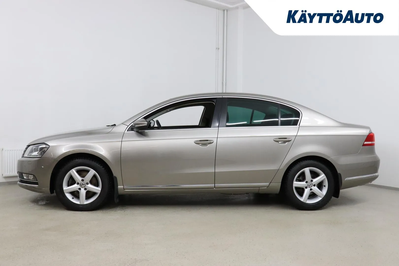 VOLKSWAGEN Passat VXH-621 carousel image