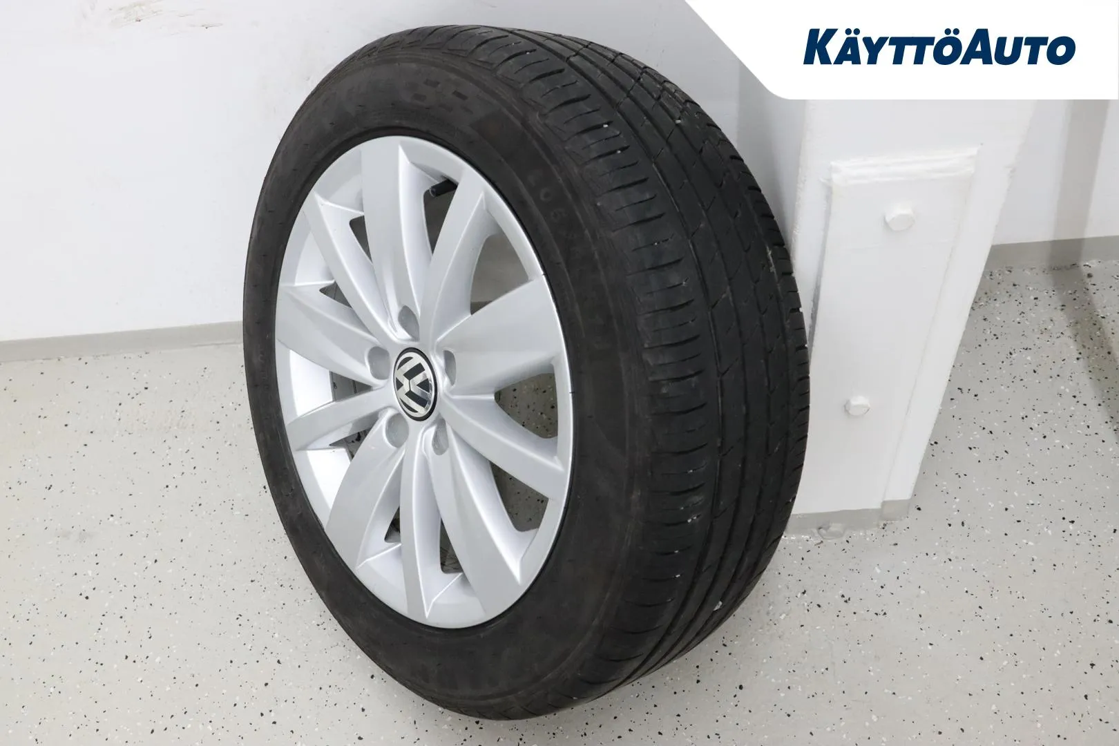 VOLKSWAGEN Passat VXH-621 carousel image