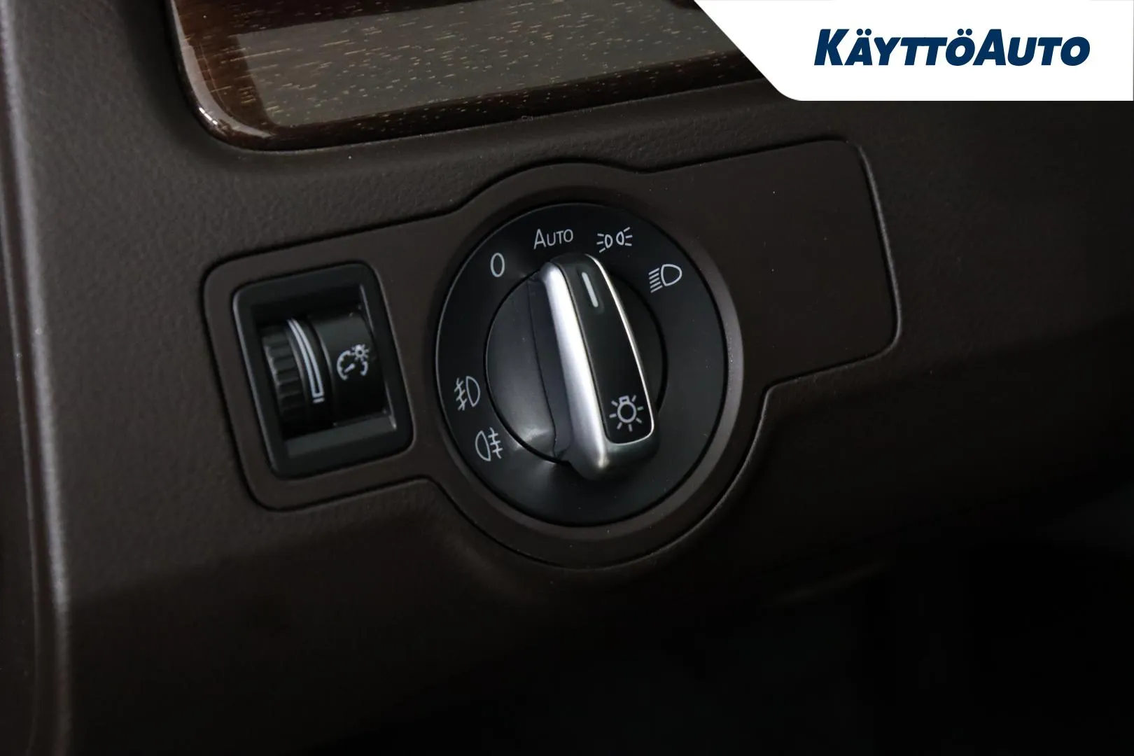 VOLKSWAGEN Passat VXH-621 carousel image