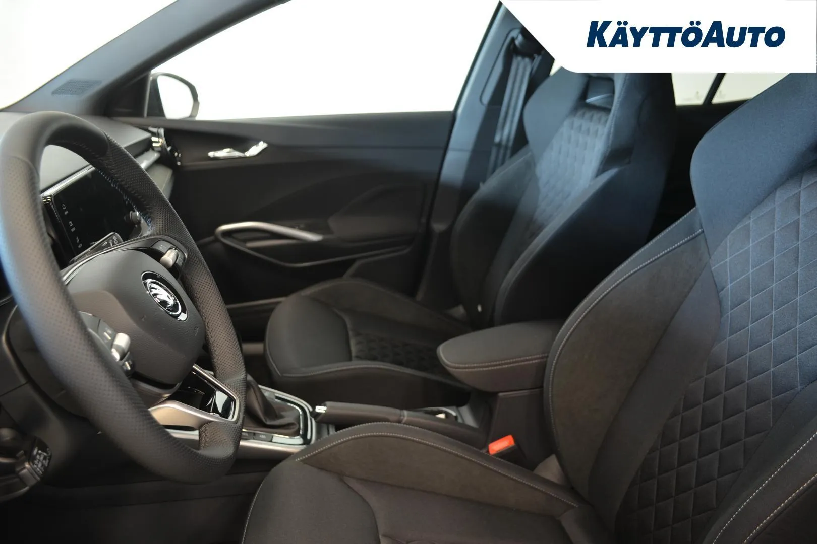 Skoda Fabia RXE-647 carousel image