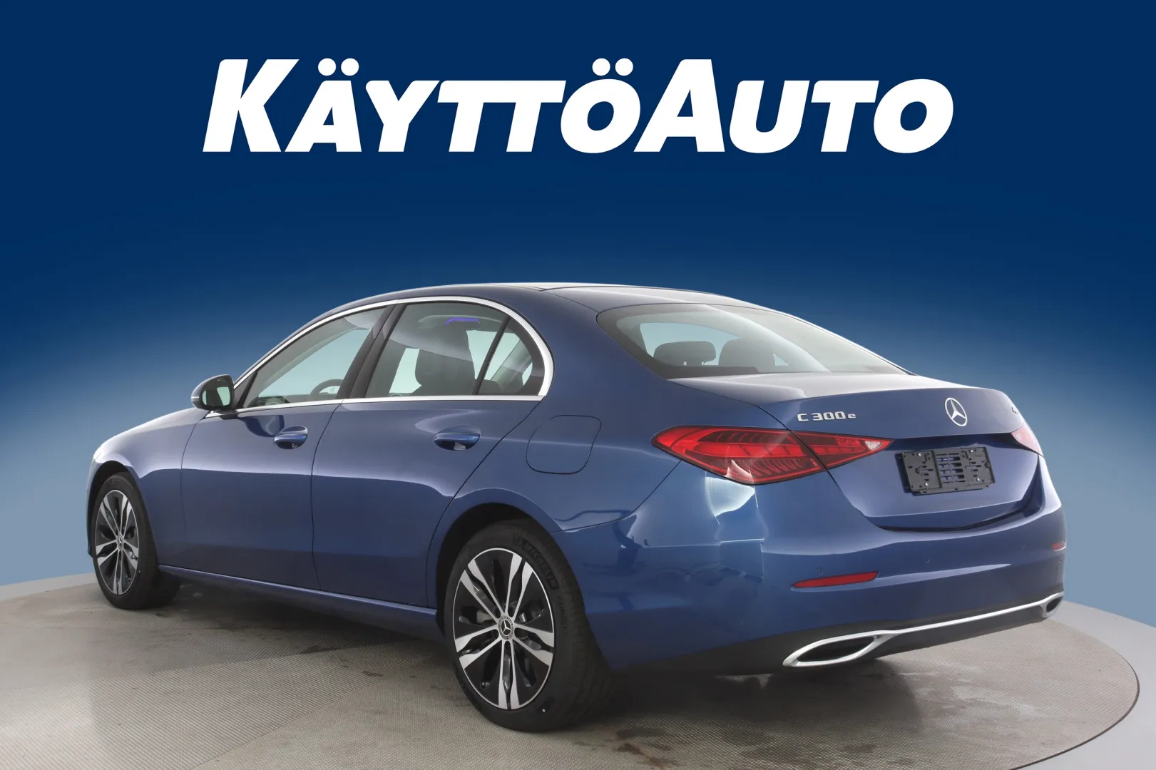 Mercedes-Benz C JNY-673 carousel image