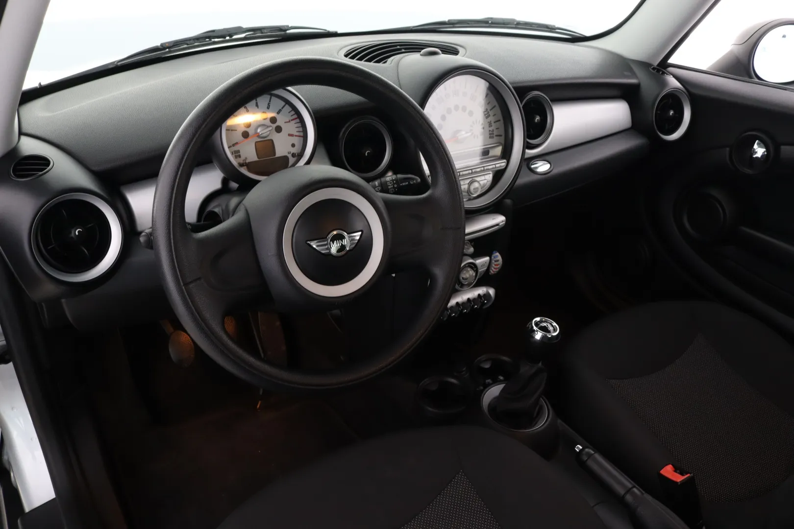 MINI One NHZ-660 carousel image