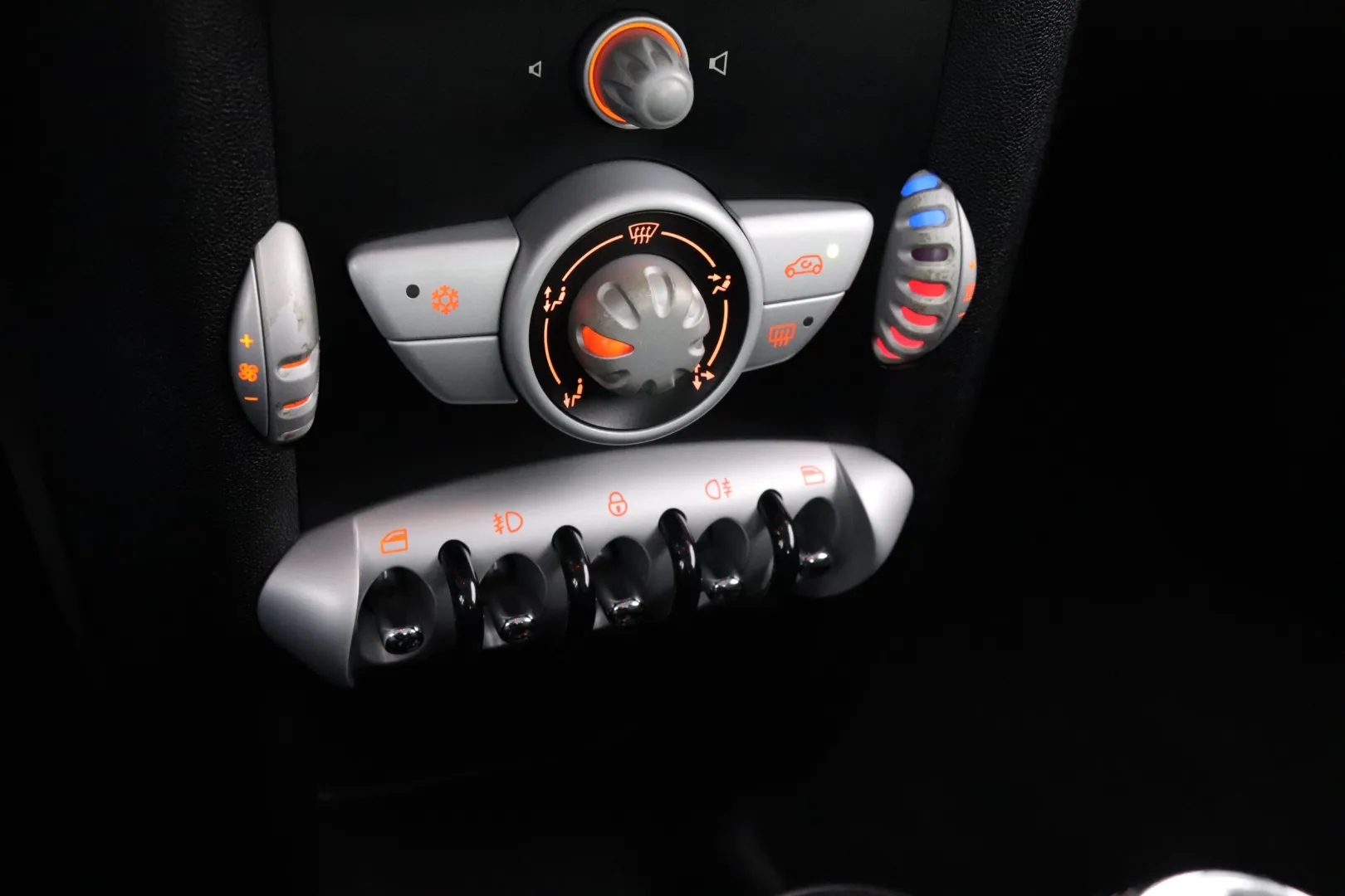 MINI One NHZ-660 carousel image