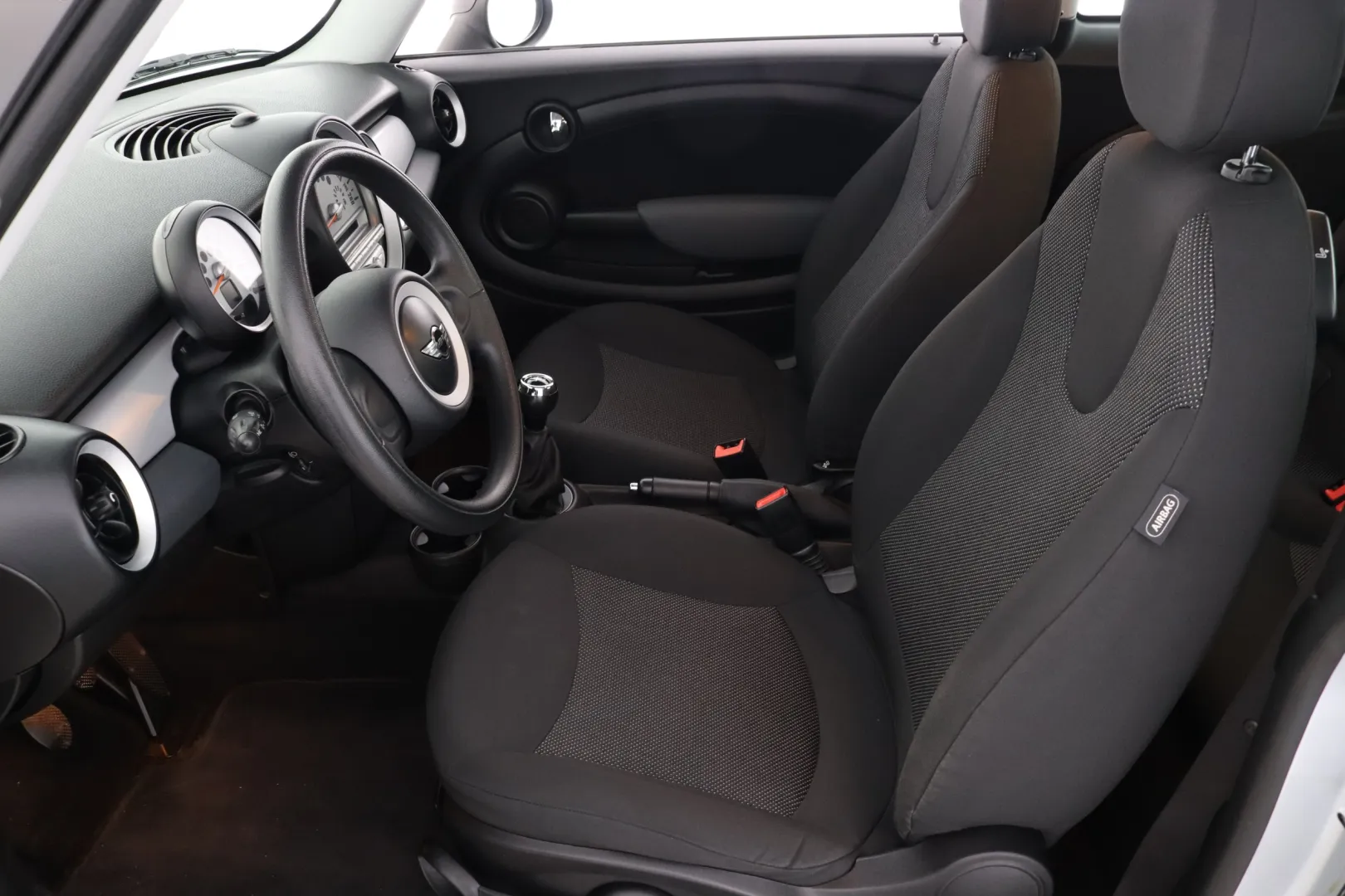 MINI One NHZ-660 carousel image