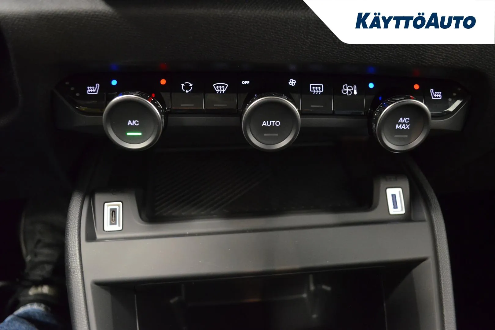 Citroen C4 ISR-220 carousel image