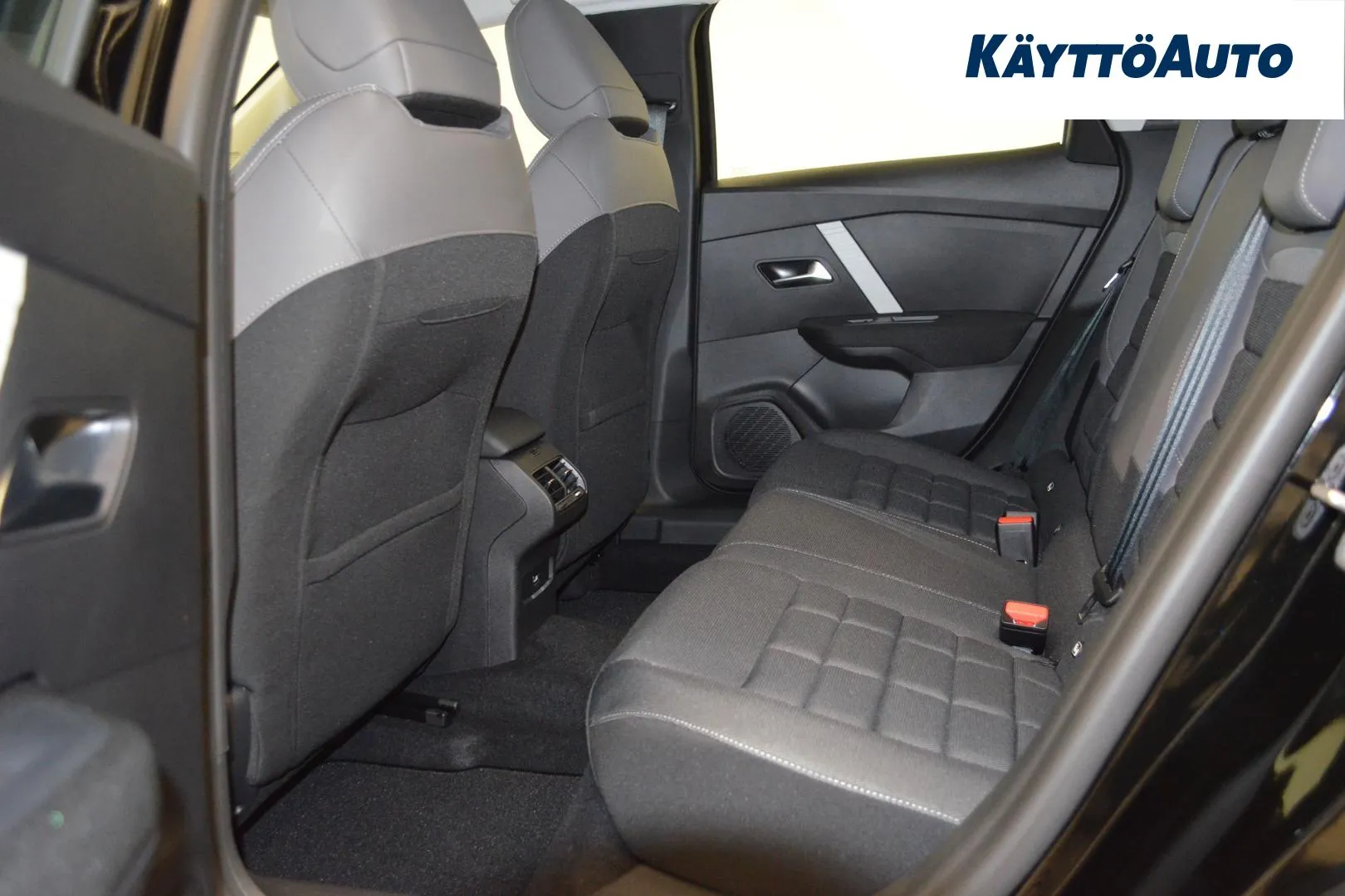 Citroen C4 ISR-220 carousel image