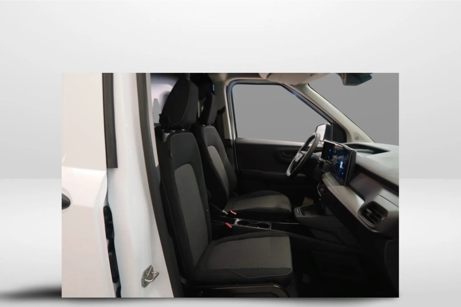 Ford Transit Courier JOB-176 carousel image