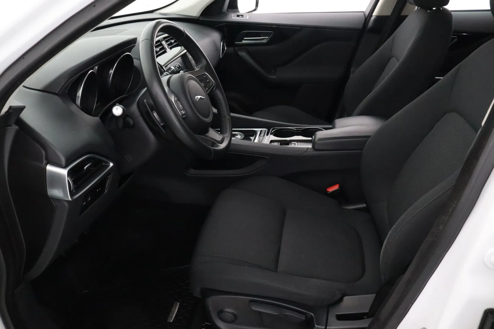 JAGUAR F-PACE OVN-292 carousel image