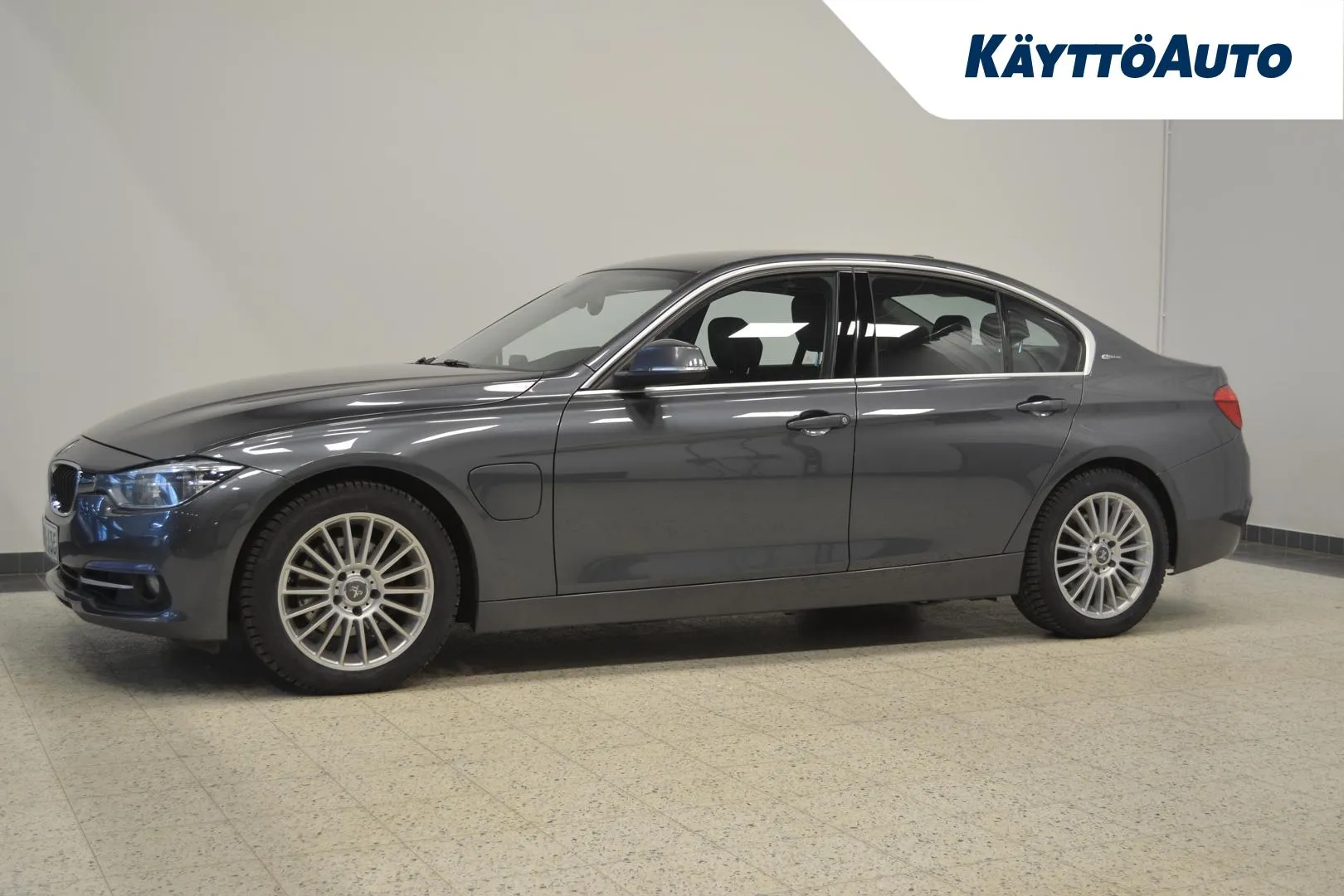 BMW 330 OVH-135 carousel image