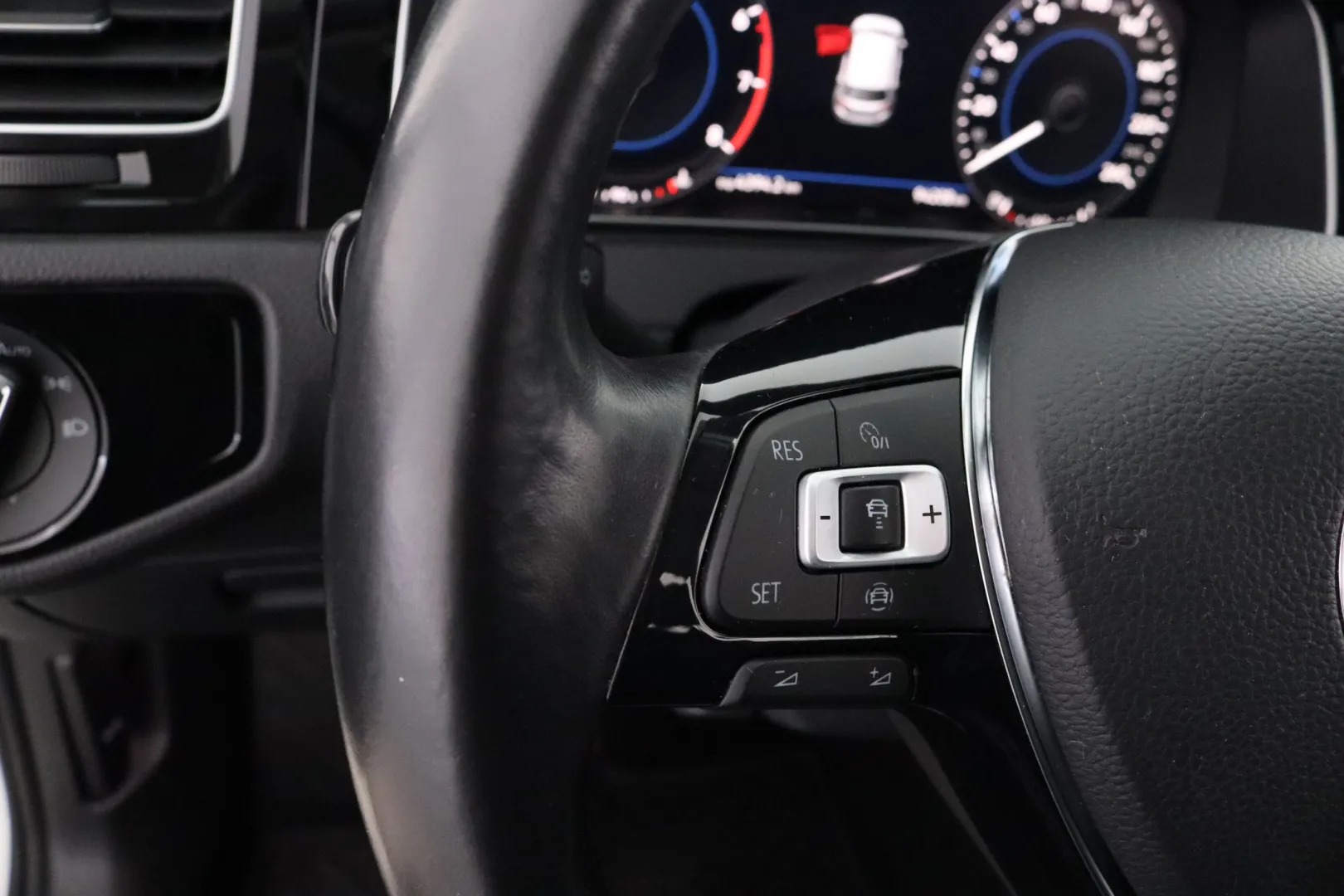 VOLKSWAGEN Golf FNZ-968 carousel image