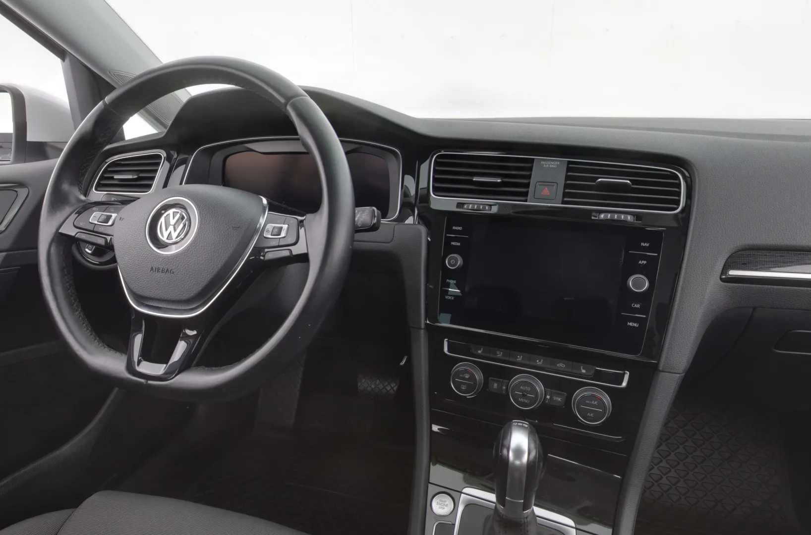 VOLKSWAGEN Golf FNZ-968 carousel image