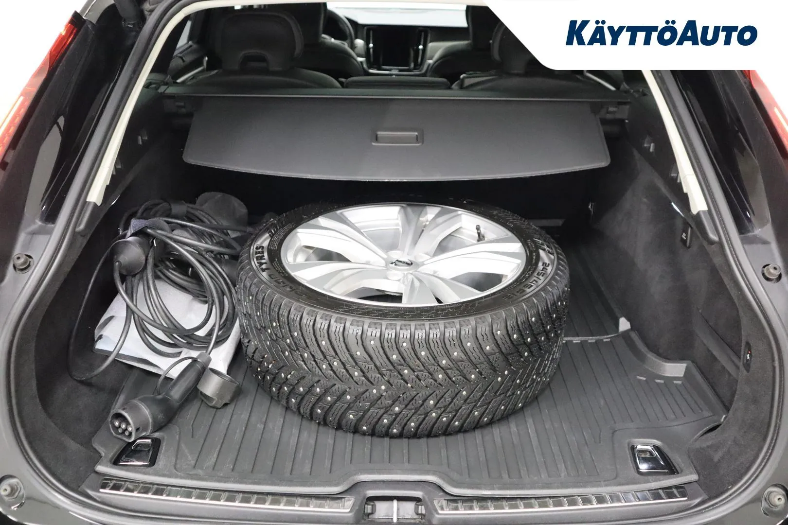 VOLVO V90 EVN-864 carousel image