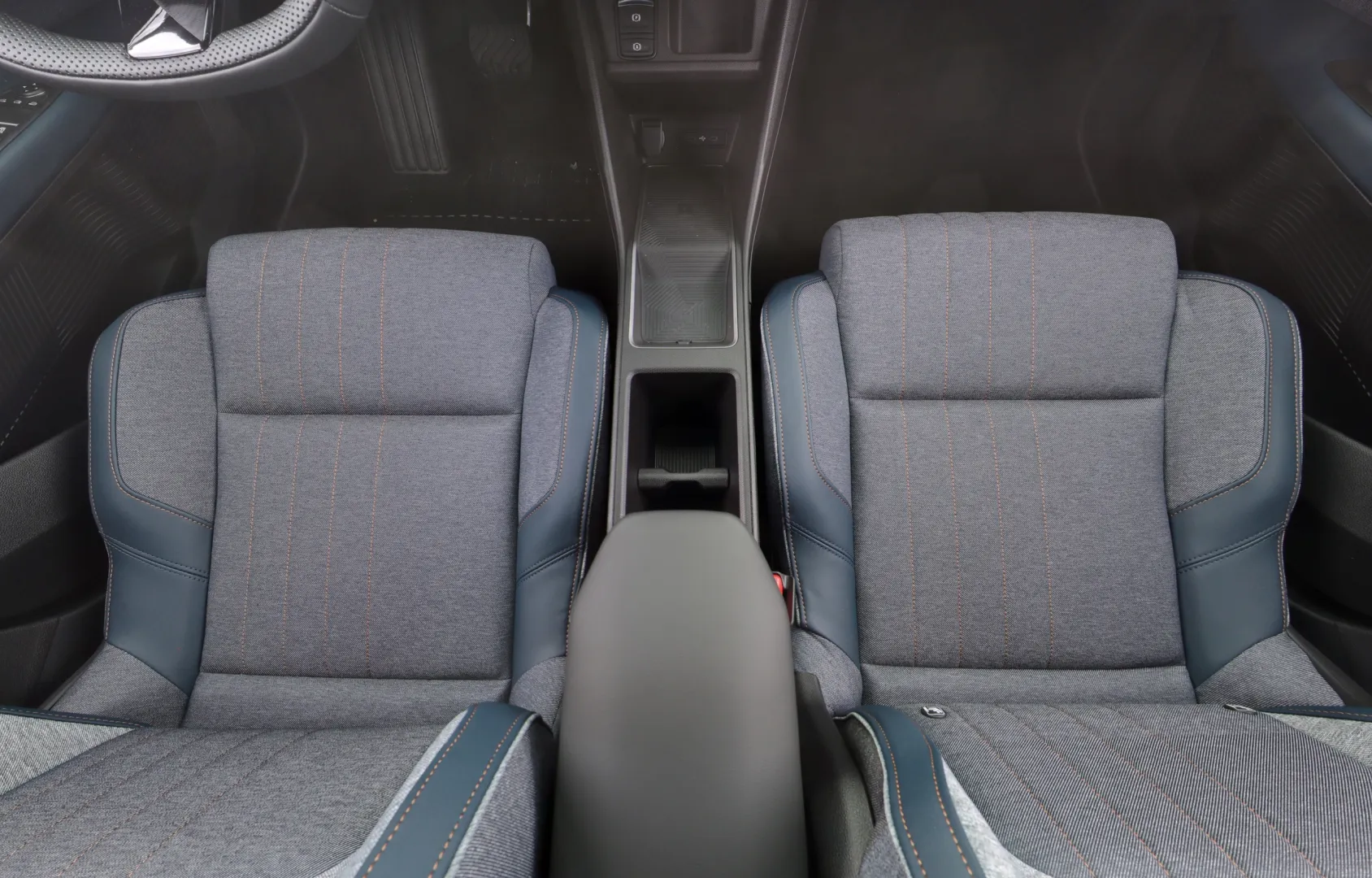 Renault 4 JOH-578 carousel image