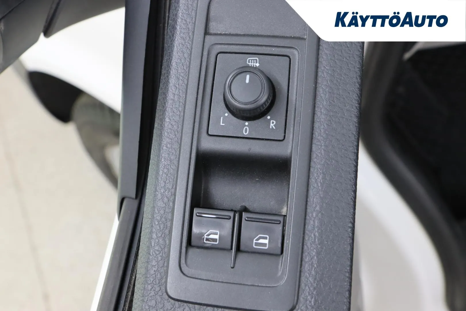 VOLKSWAGEN Transporter OVV-868 carousel image