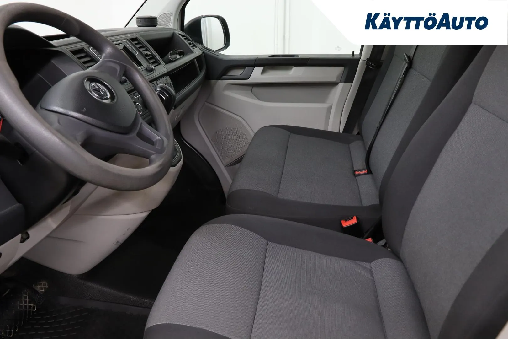 VOLKSWAGEN Transporter OVV-868 carousel image