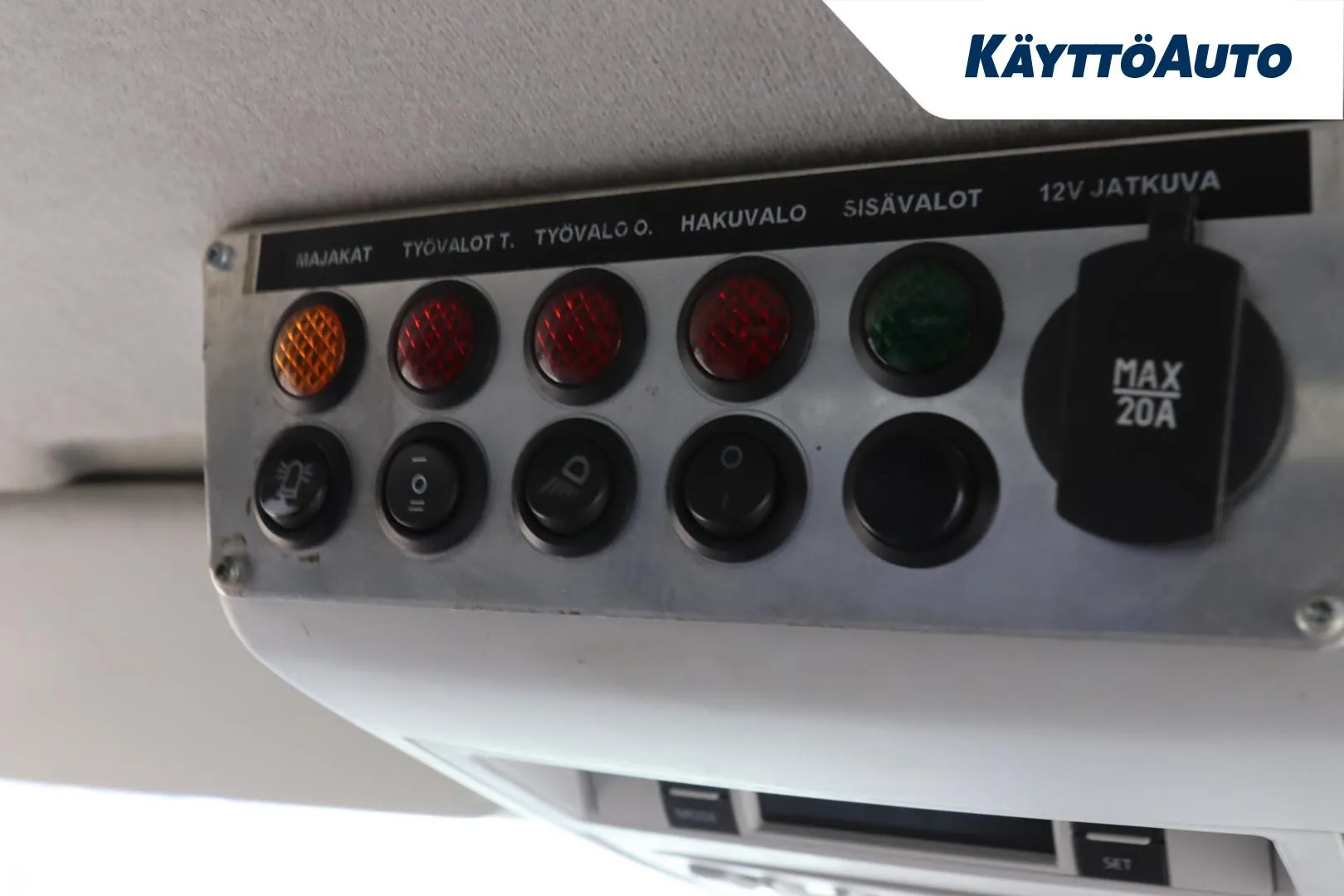 VOLKSWAGEN Transporter OVV-868 carousel image