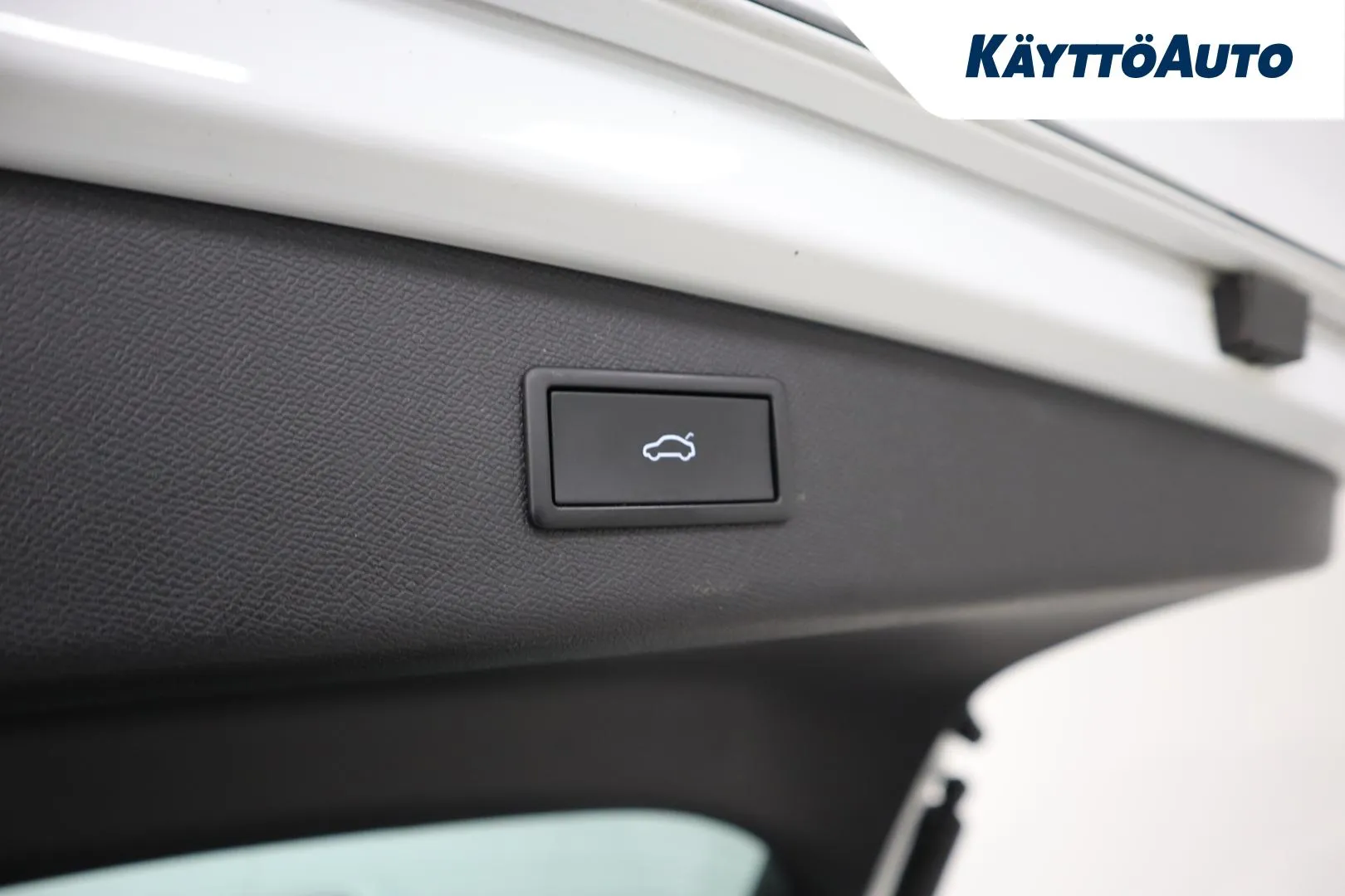 SEAT Leon Sportstourer RUL-105 carousel image