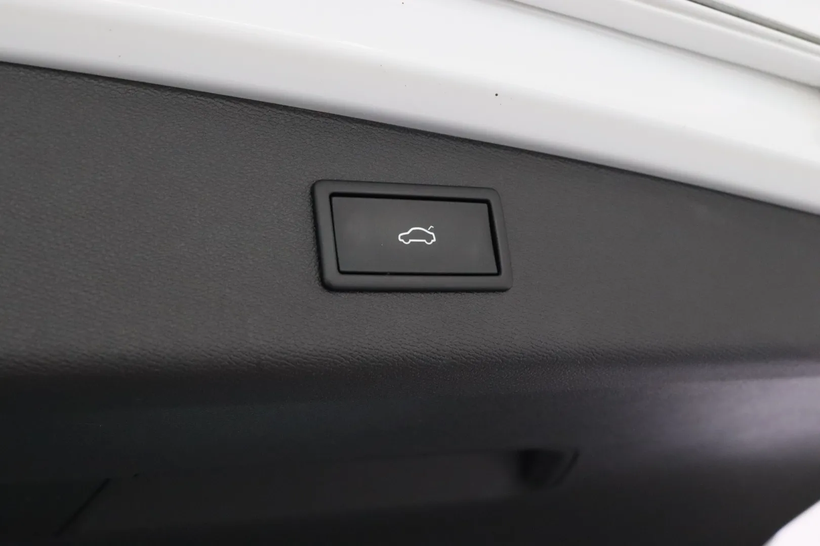 SEAT Leon Sportstourer RUL-105 carousel image