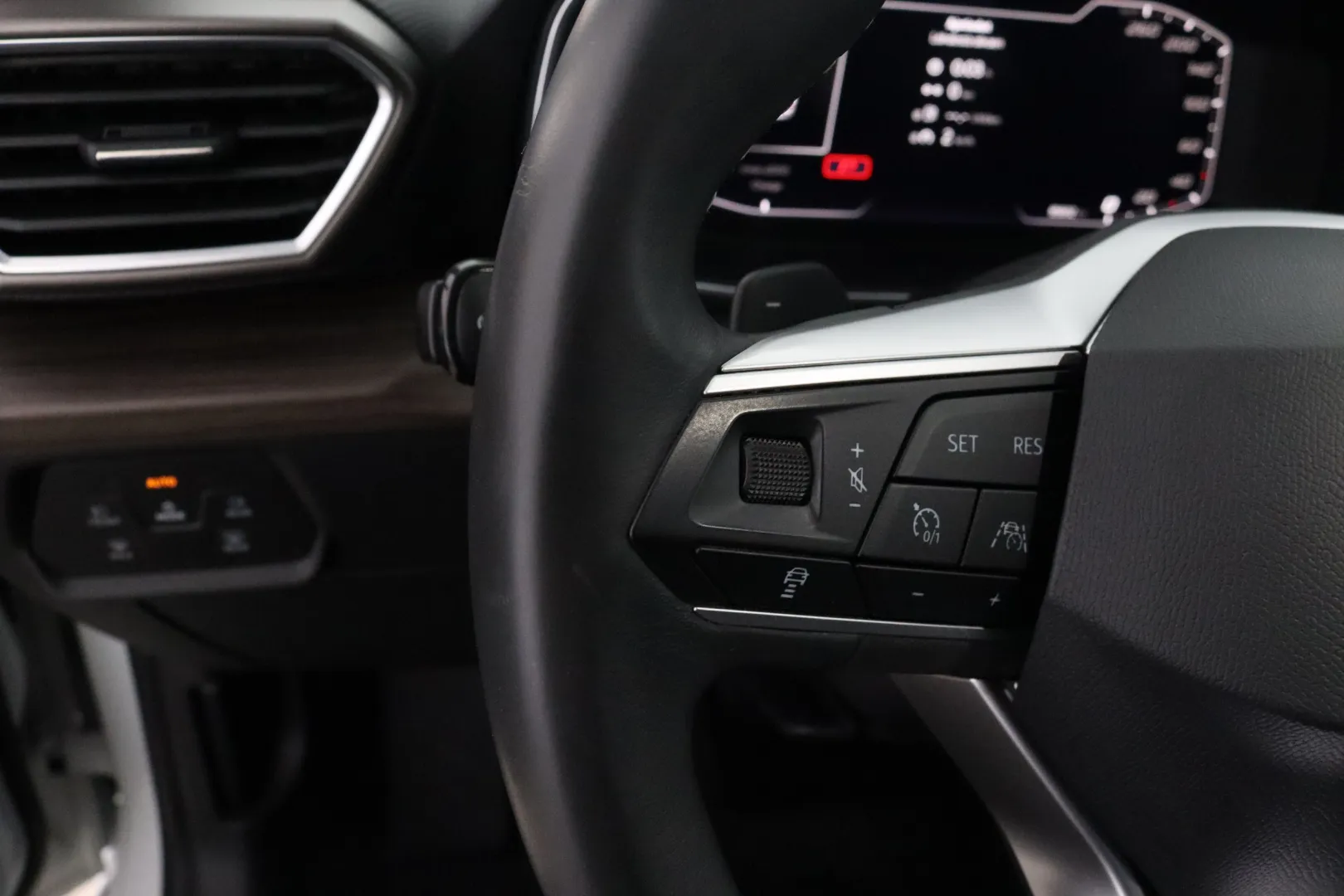 SEAT Leon Sportstourer RUL-105 carousel image