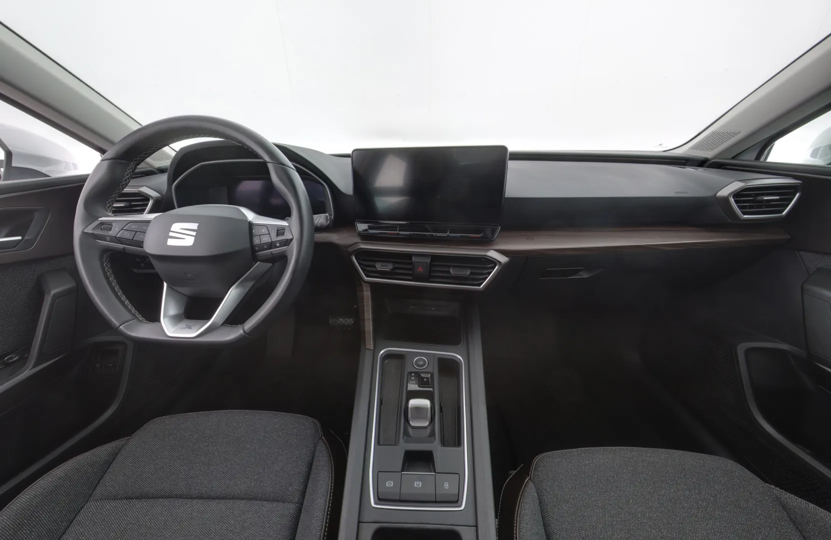 SEAT Leon Sportstourer RUL-105 carousel image