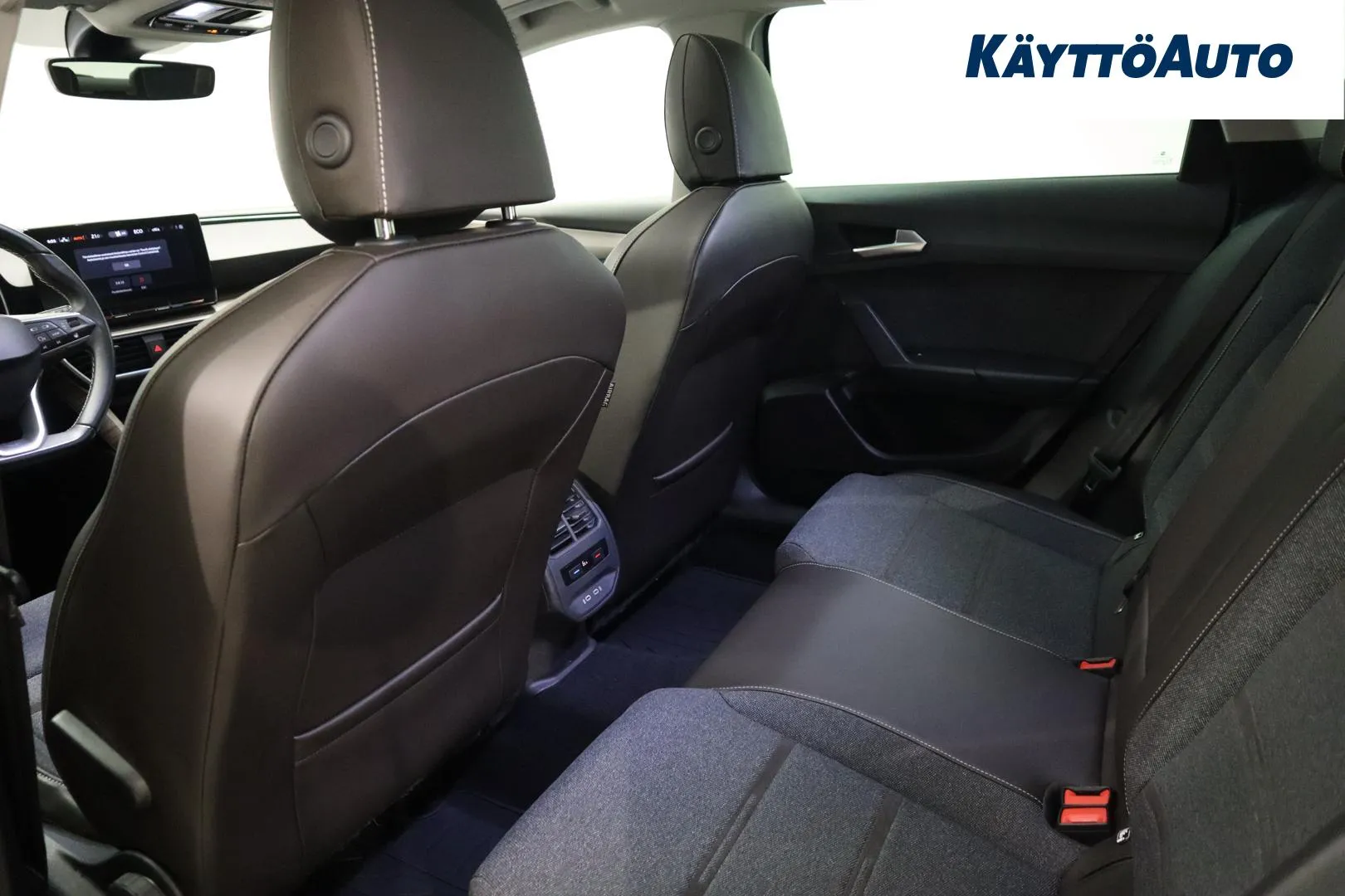 SEAT Leon Sportstourer RUL-105 carousel image