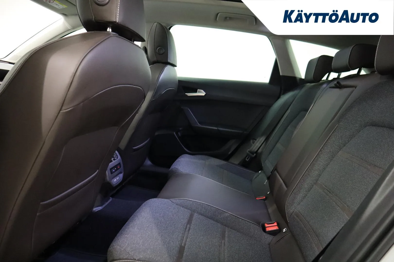 SEAT Leon Sportstourer RUL-105 carousel image