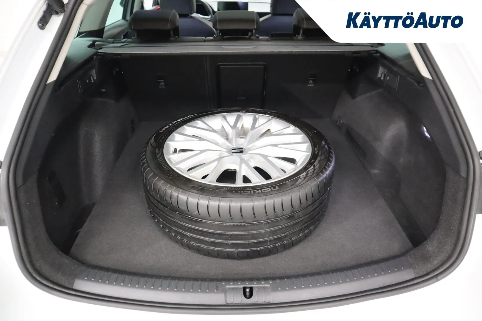 SEAT Leon Sportstourer RUL-105 carousel image