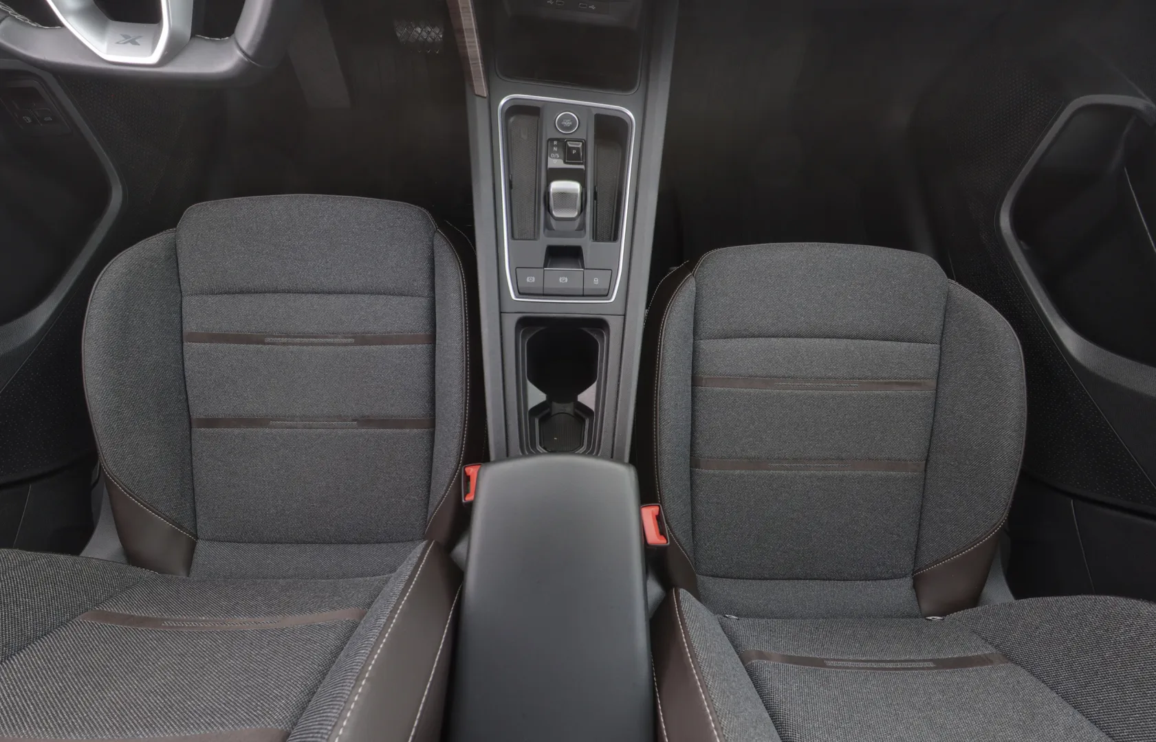 SEAT Leon Sportstourer RUL-105 carousel image