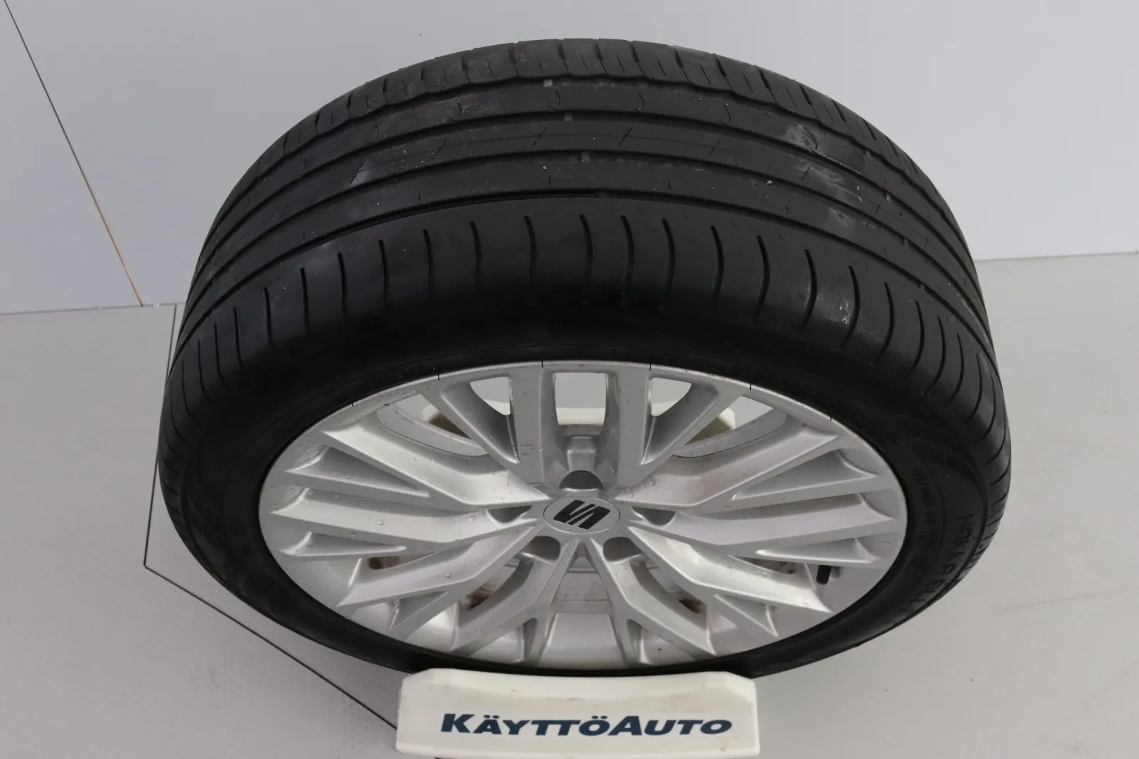 SEAT Leon Sportstourer RUL-105 carousel image