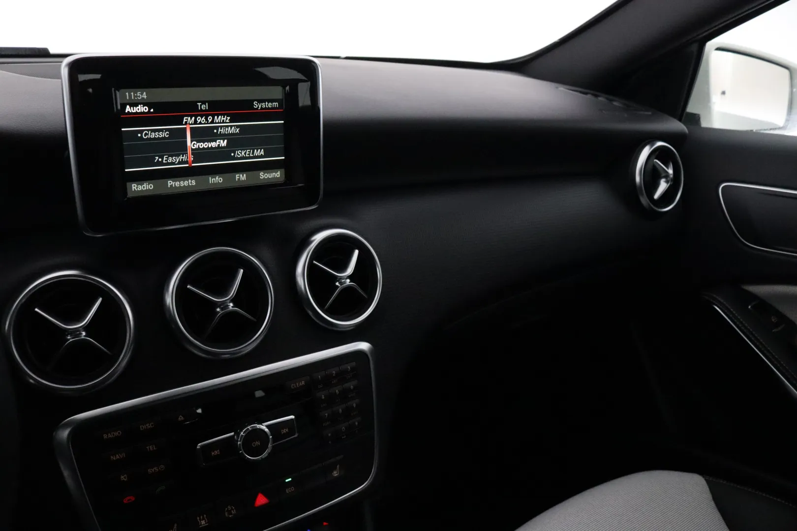 MERCEDES-BENZ A ILN-577 carousel image
