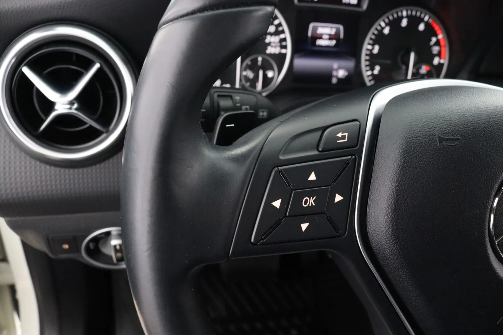 MERCEDES-BENZ A ILN-577 carousel image