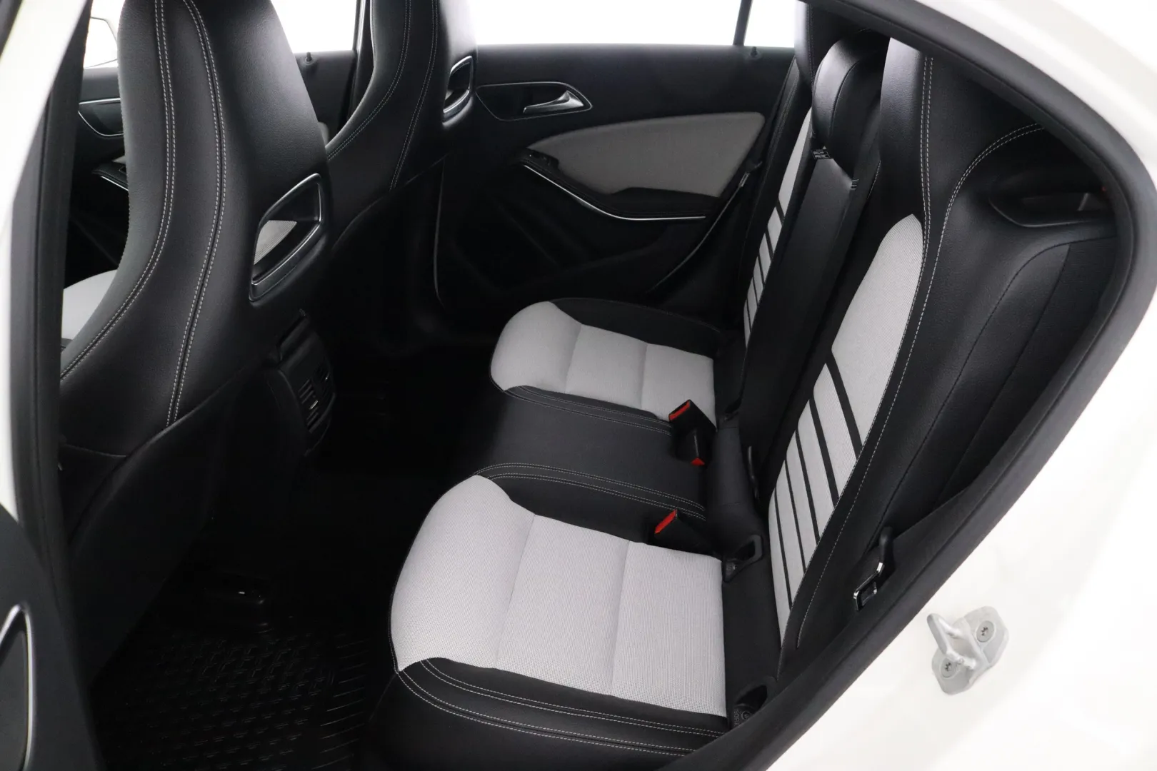 MERCEDES-BENZ A ILN-577 carousel image