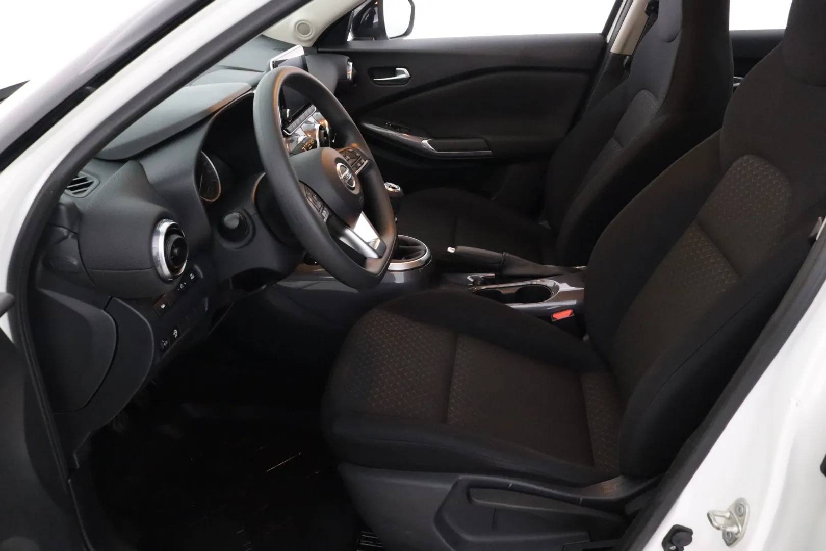 NISSAN Juke XRE-136 carousel image