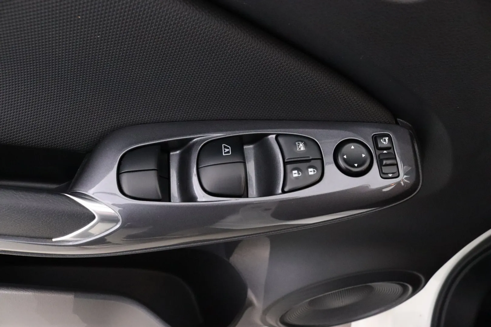 NISSAN Juke XRE-136 carousel image