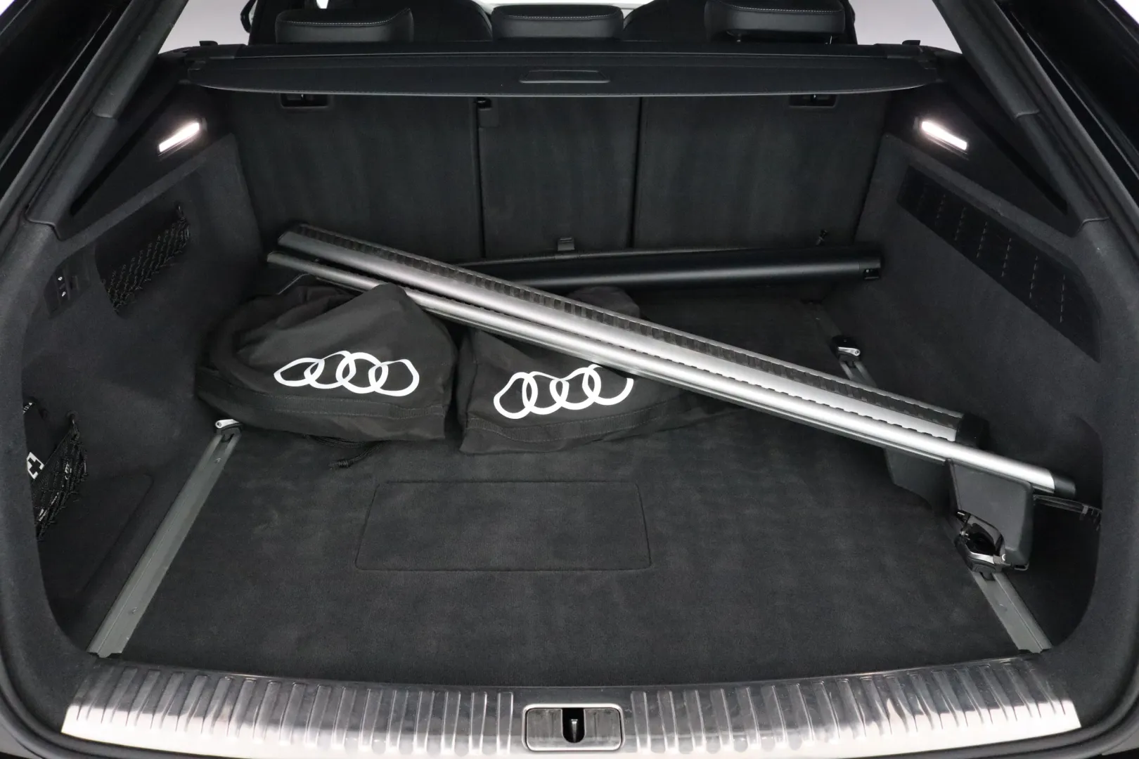 AUDI Q8 RVE-894 carousel image